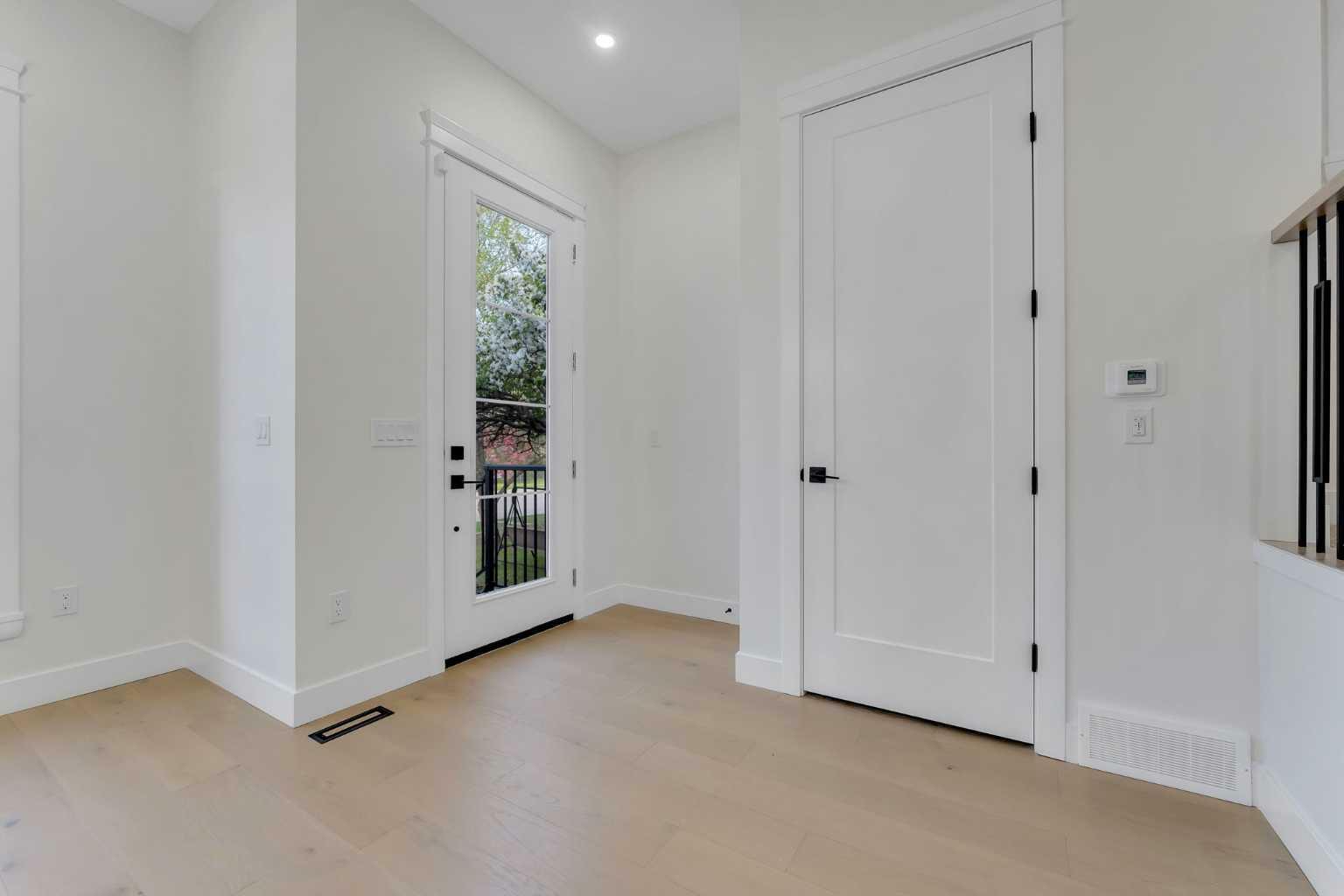 Photo de la propriété: 8731 34 Avenue NW AB T3B 1R6