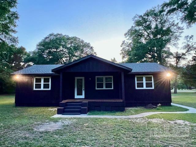 Property Photo: 6171 Young Ln FL 32570
