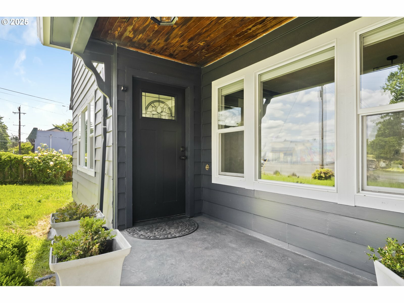 Property Photo: 421 SE 141st Ave OR 97233