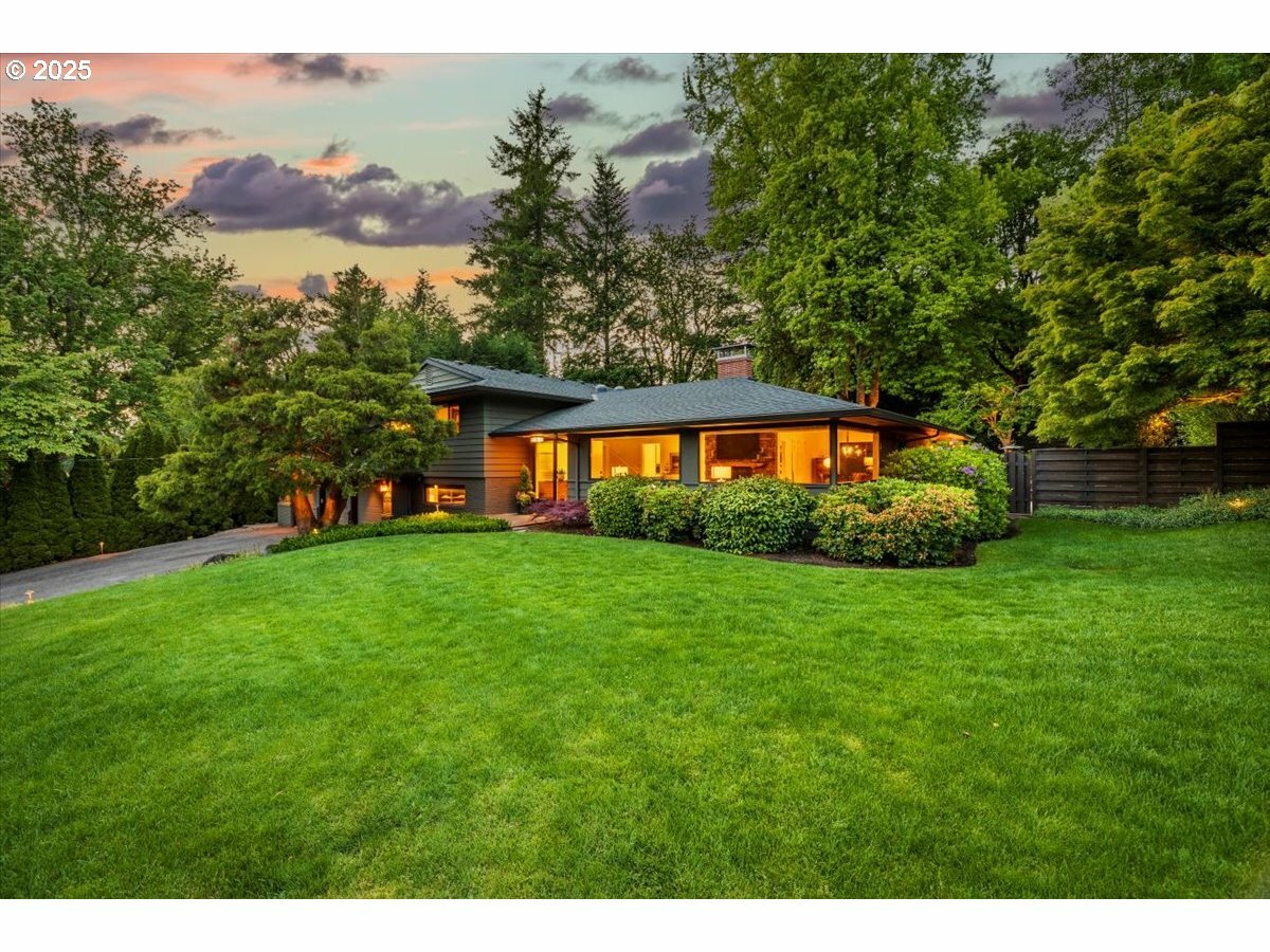 Property Photo: 10205 SW Arborcrest Way OR 97225