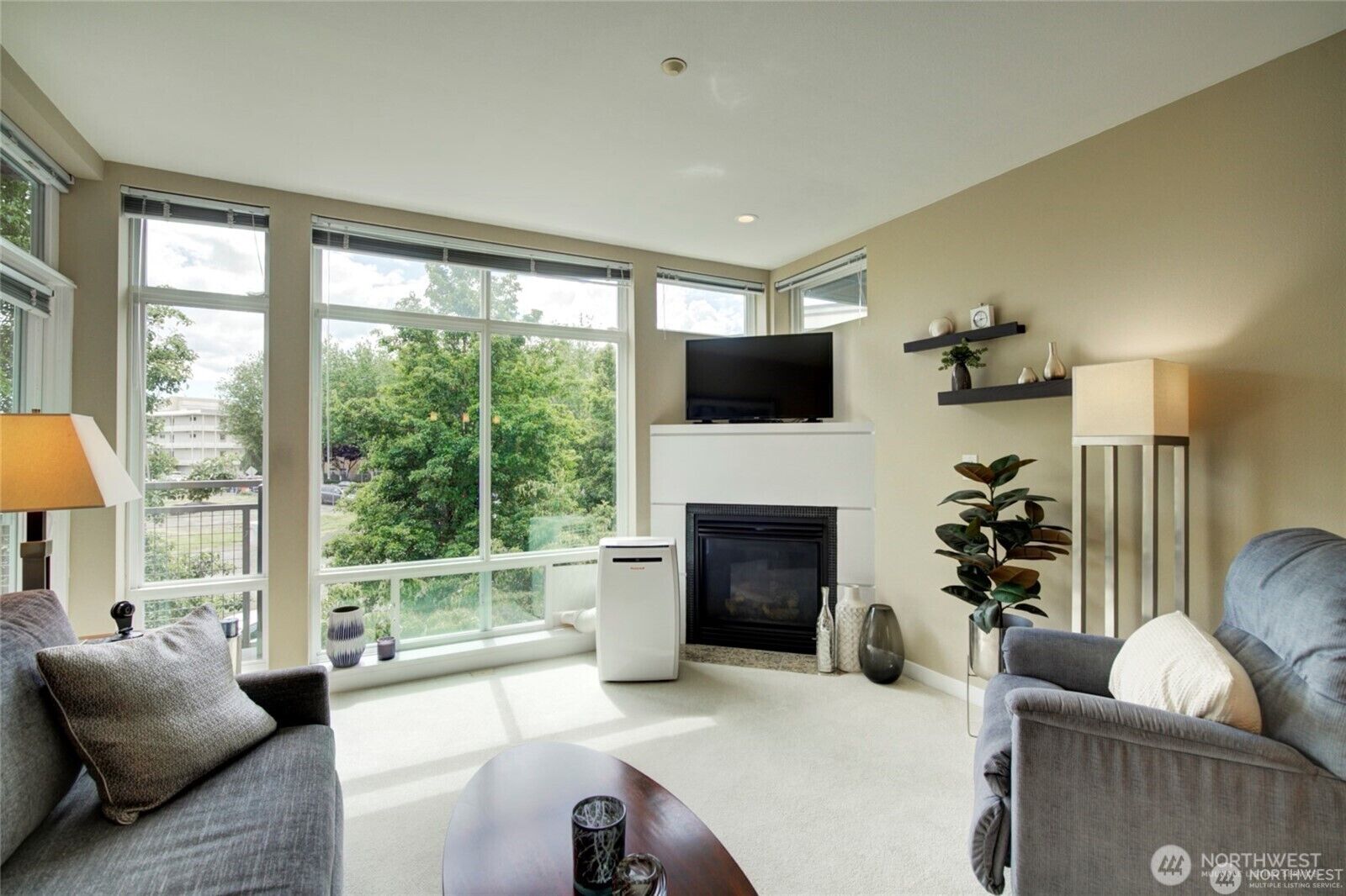 Property Photo: 211 Kirkland Avenue 412 WA 98033