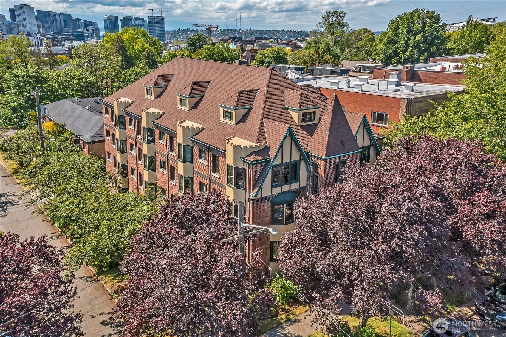 Property Photo:  1101  17th Avenue 403  WA 98122 