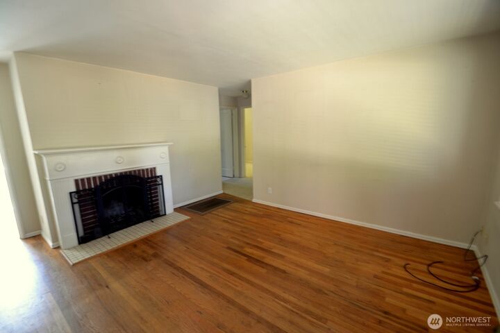 Property Photo:  13702  Densmore Avenue N  WA 98133 