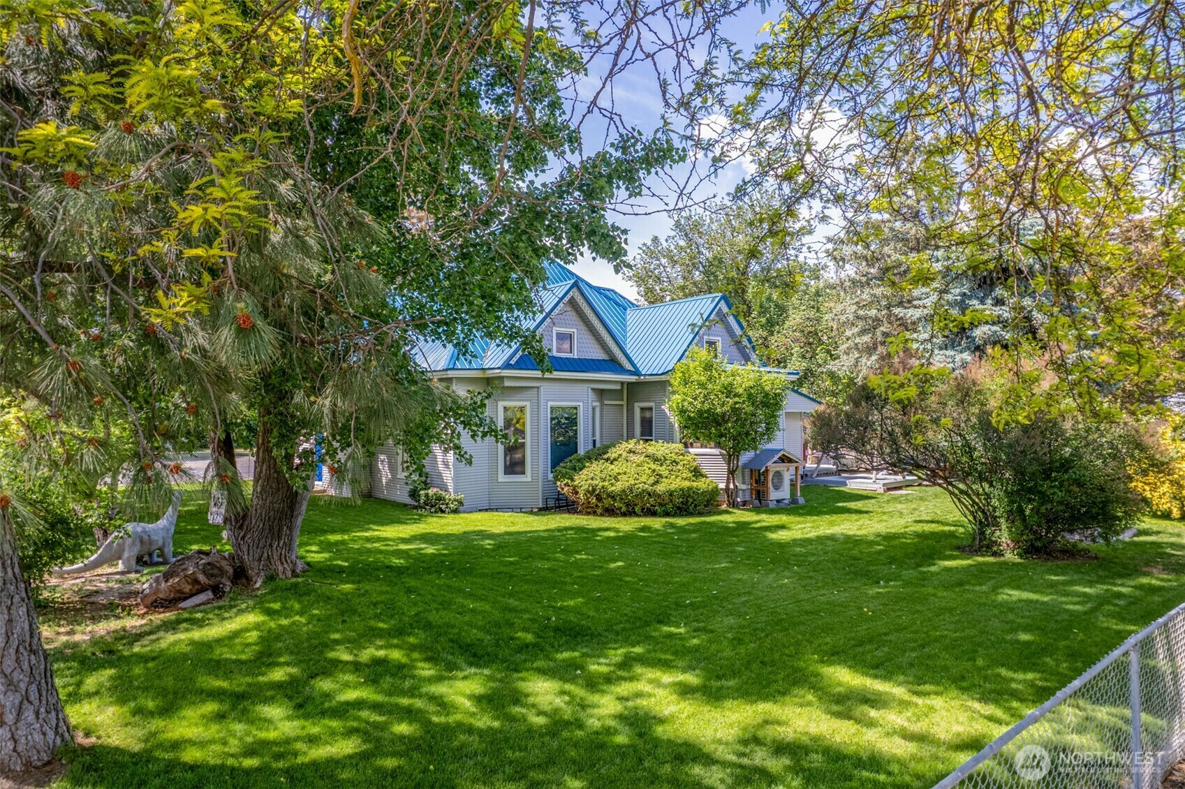 Property Photo:  202  2nd & 204 Spokane Street N  WA 98860 
