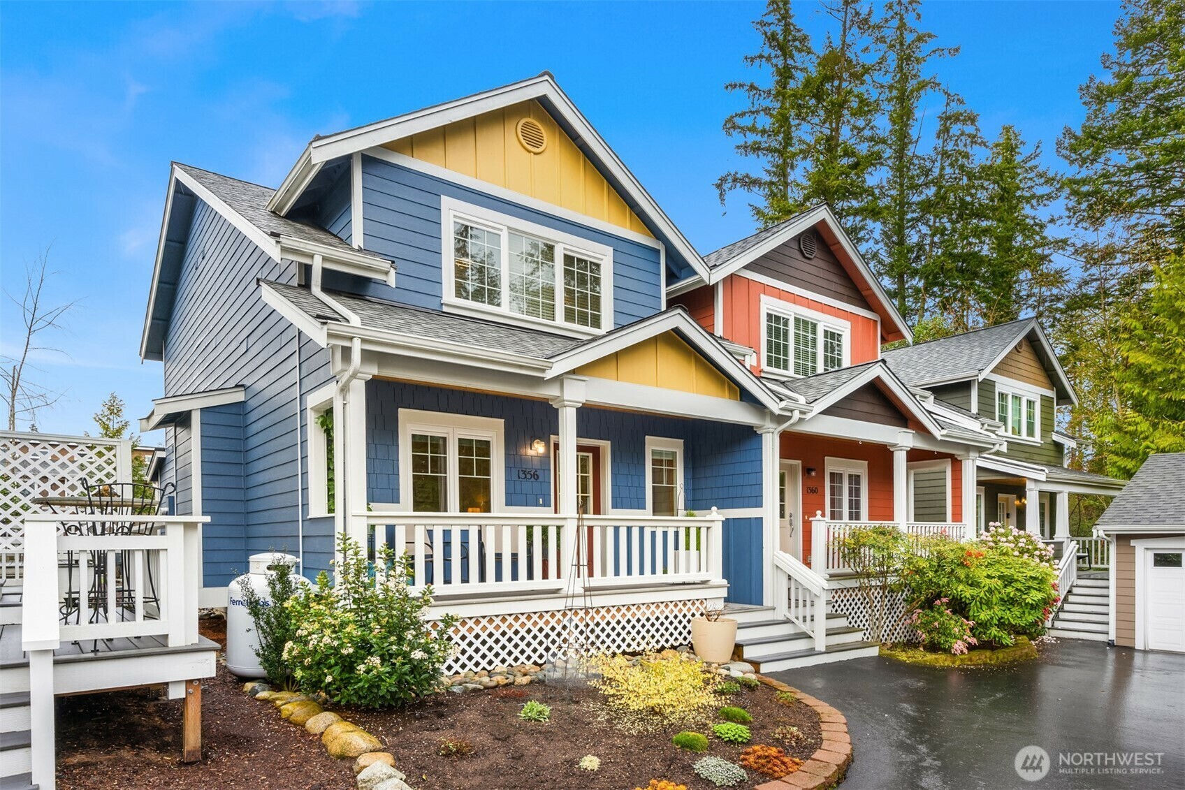 Property Photo: 1356 Stonecress Lane NE 1356 WA 98110