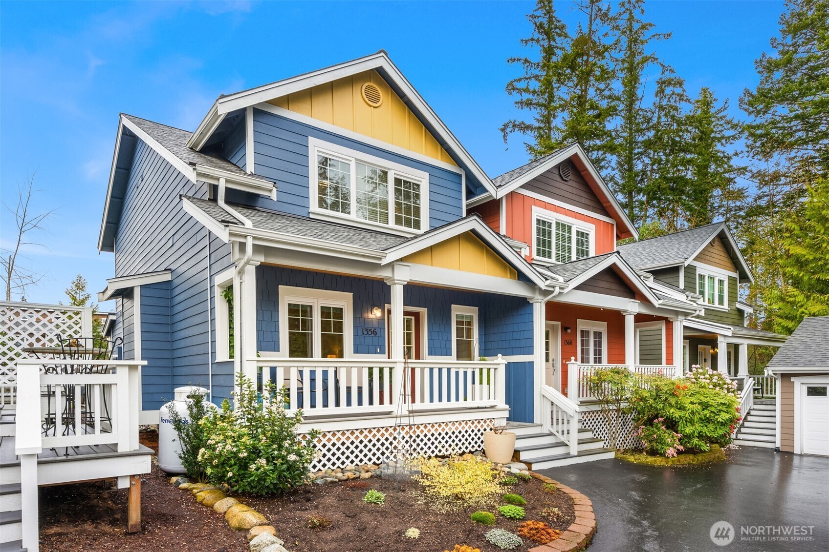 Property Photo: 1356 Stonecress Lane NE 1356 WA 98110