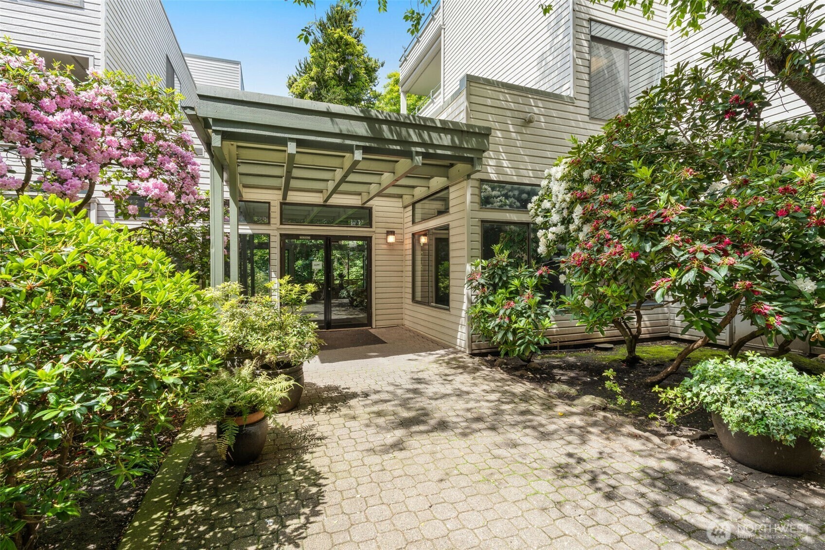 211  Summit Avenue E S218  Seattle WA 98102 photo