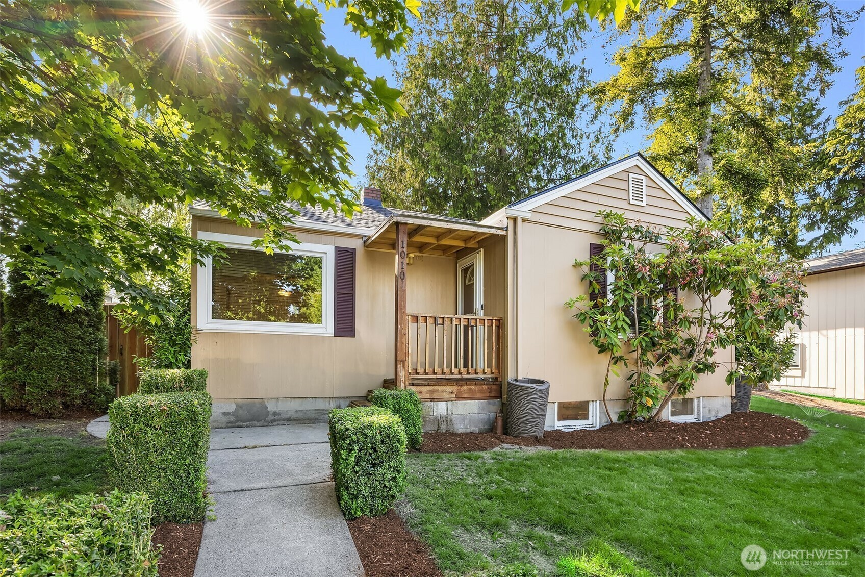 Property Photo: 1010 E Marine View Drive WA 98201
