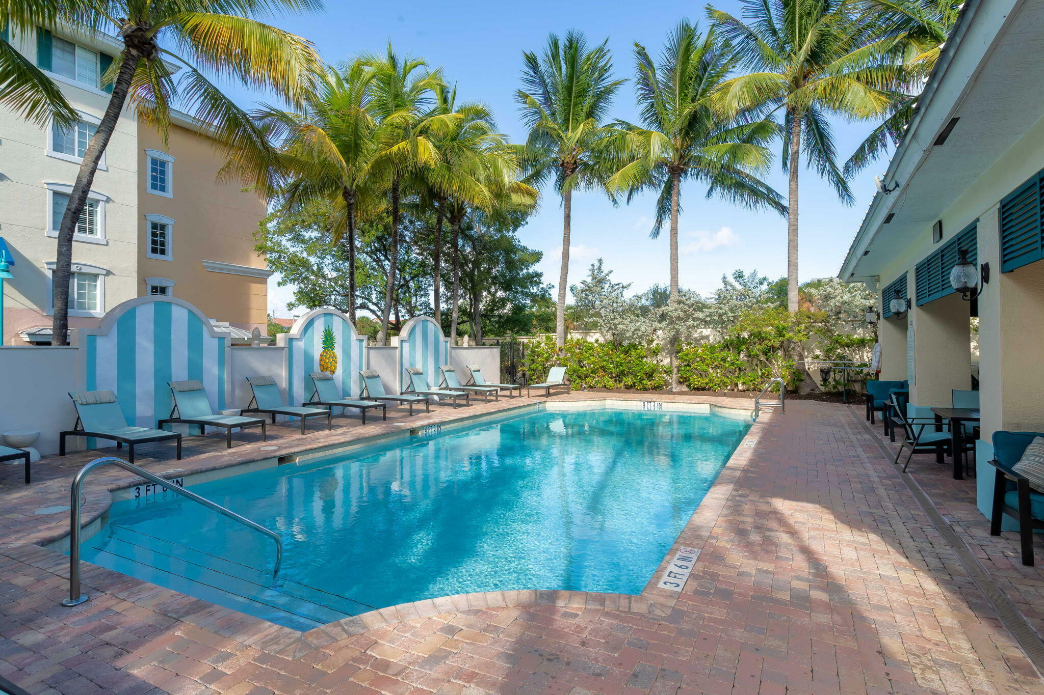 Property Photo:  250 NE 3rd Avenue 1414  FL 33444 