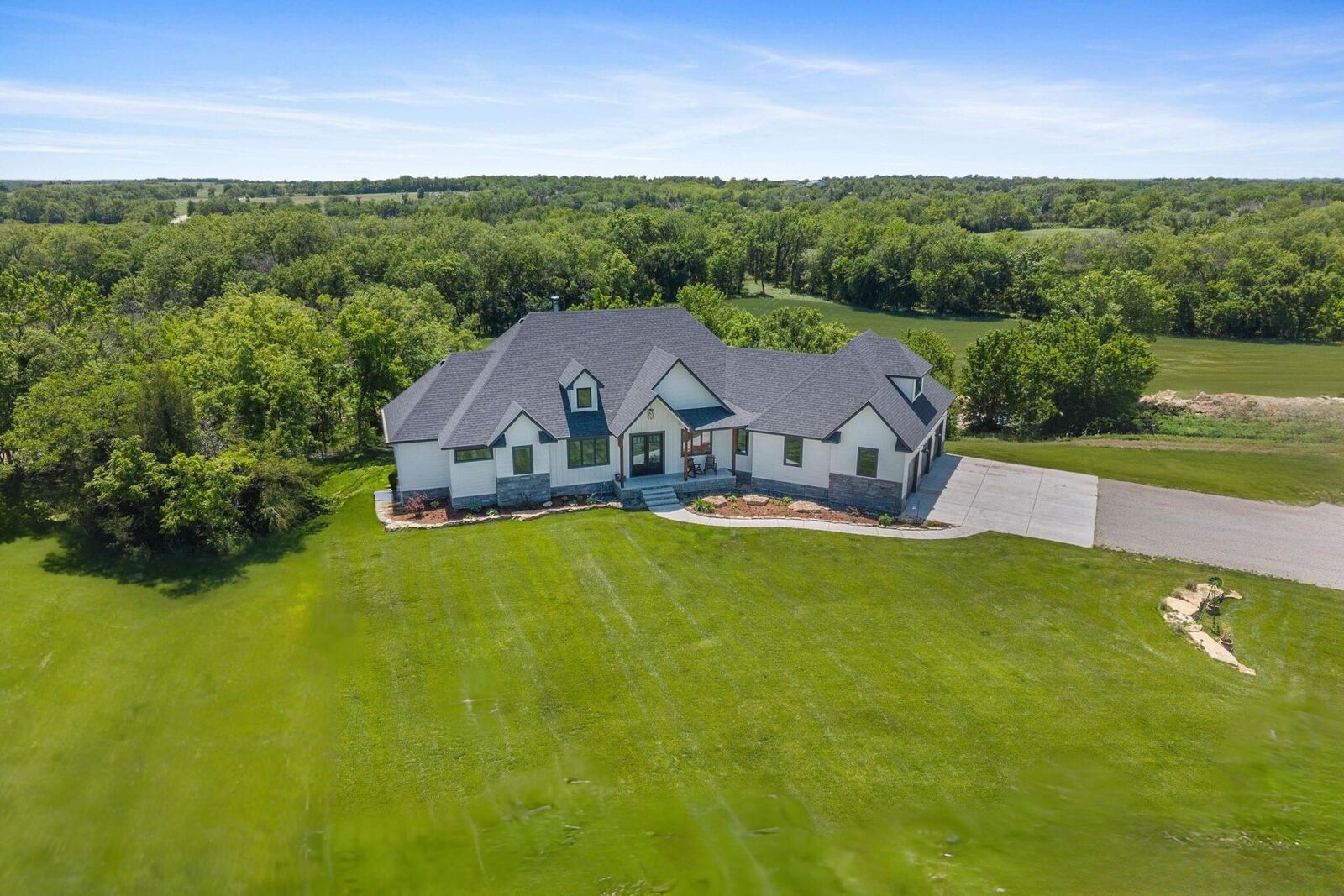 Property Photo: 10091 SW 180th Rd KS 67039