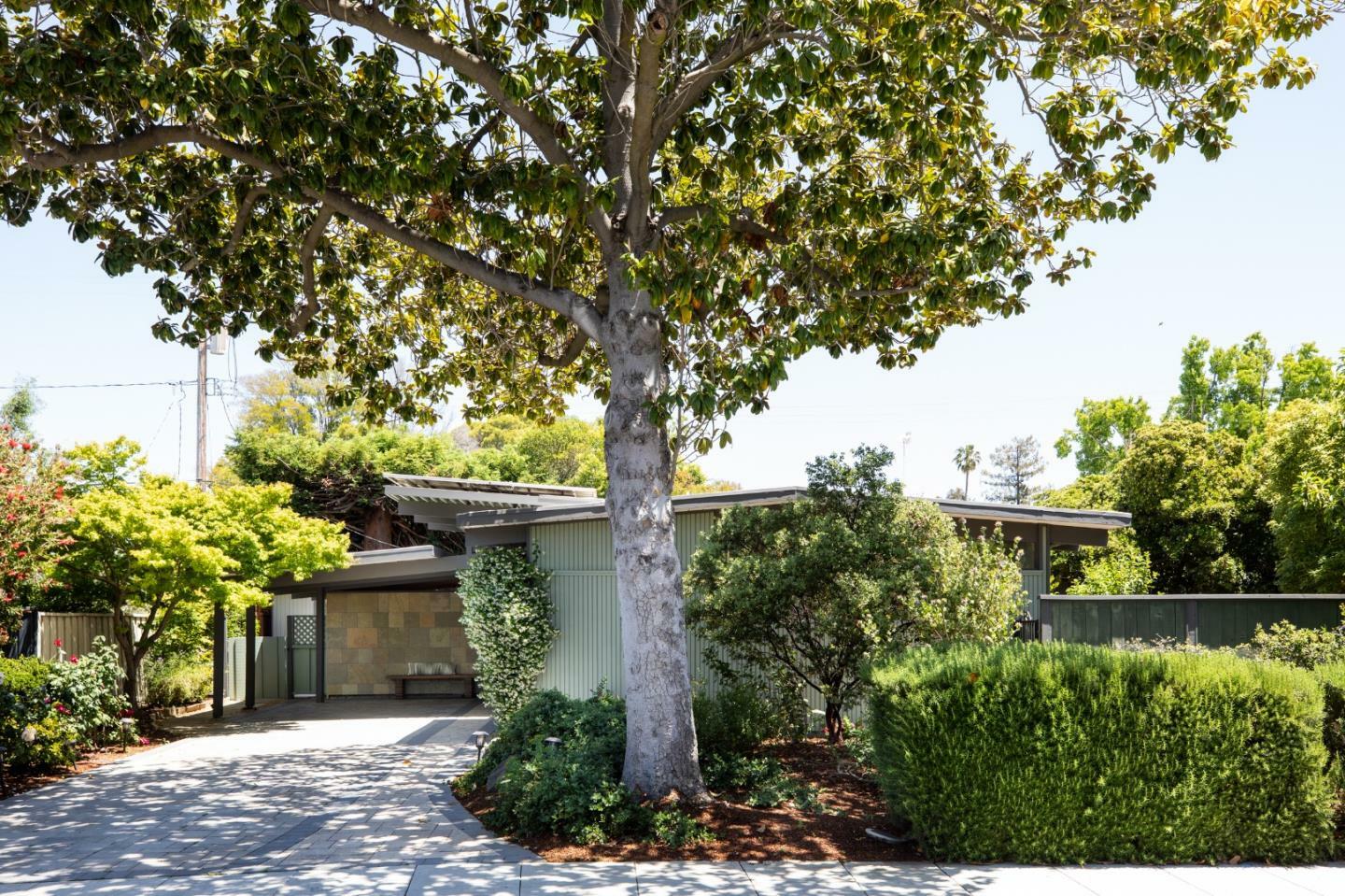 Property Photo: 86 Roosevelt Circle CA 94306