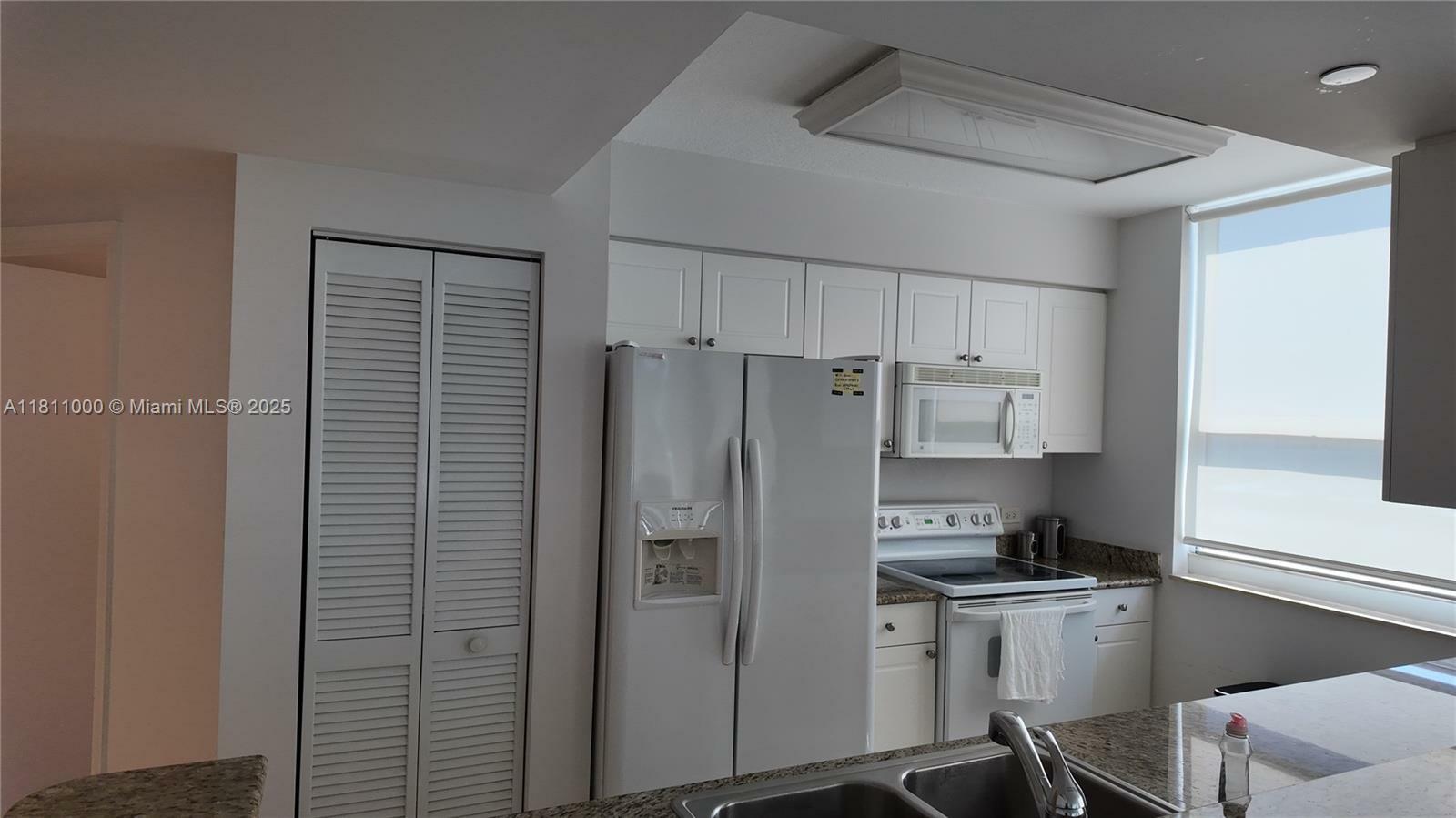 Property Photo: 19501 W Country Club Dr 1213 FL 33180