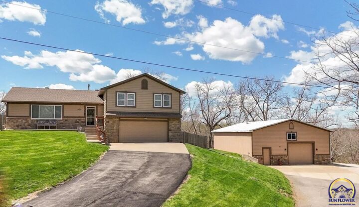 400 N 134th St  Bonner Springs KS 66012 photo