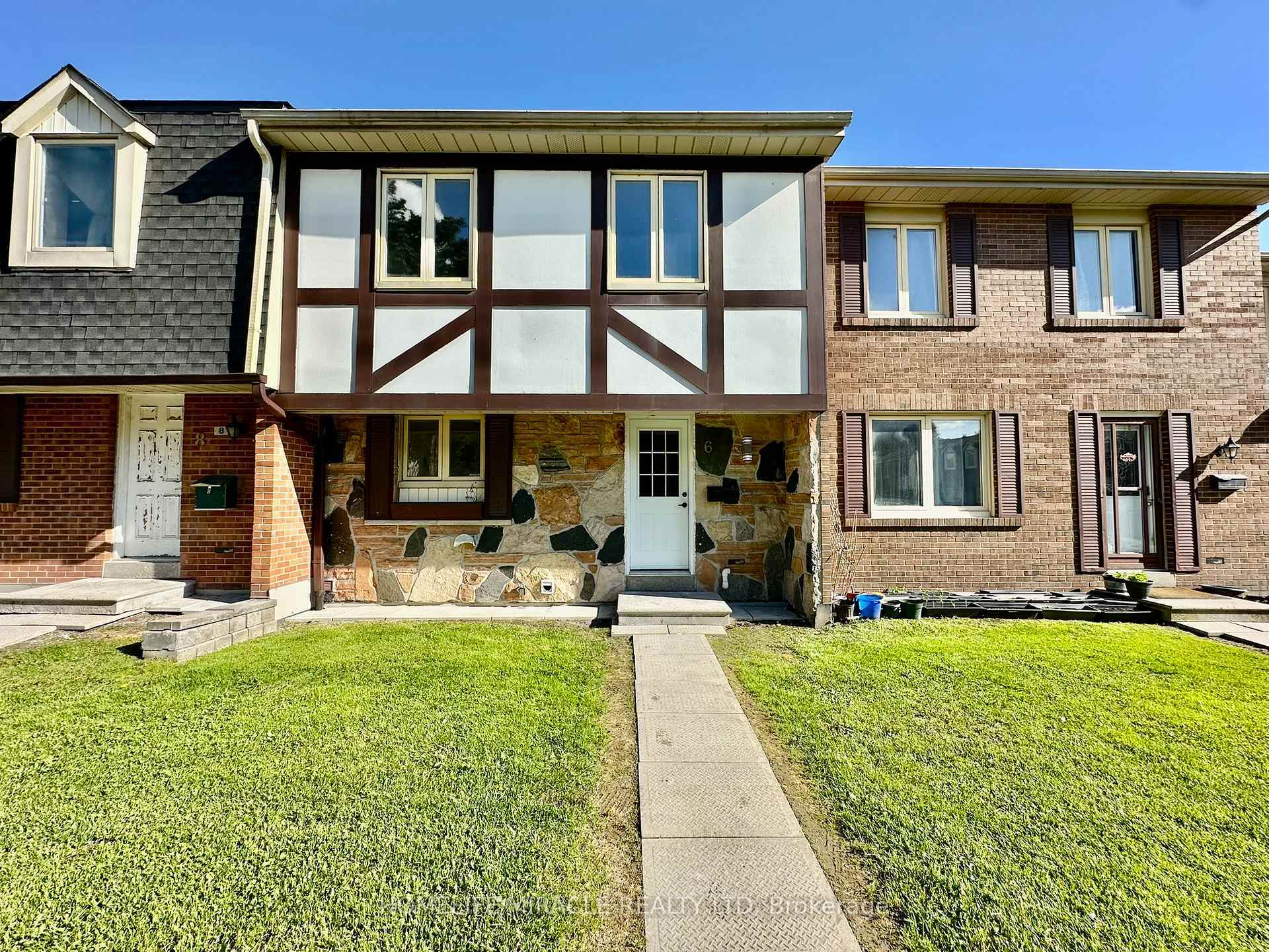 Property Photo: 270 Timberbank Boulevard 6 ON M1W 2M1