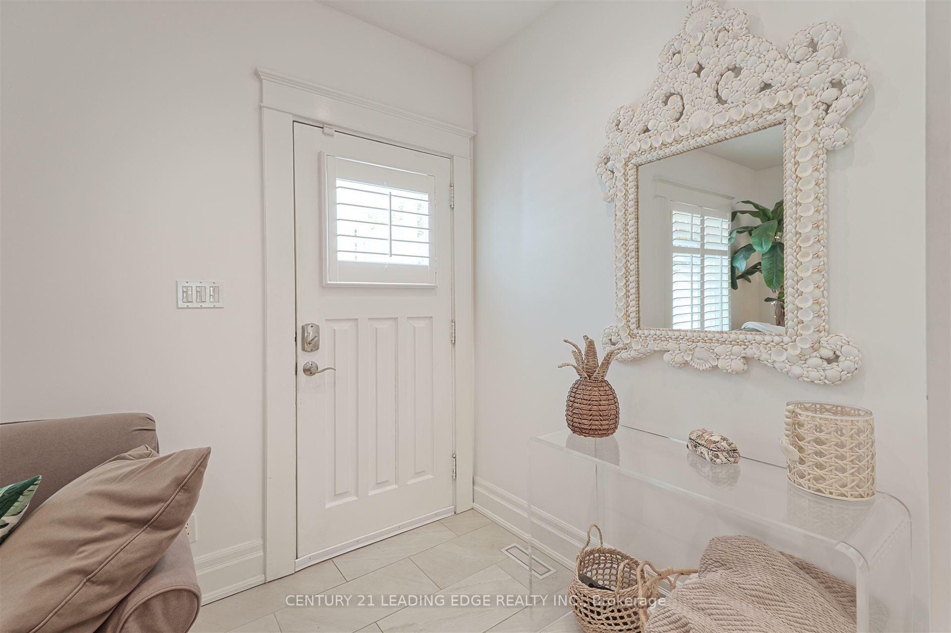 Photo de la propriété: 114 Silver Birch Avenue ON M4E 3L4