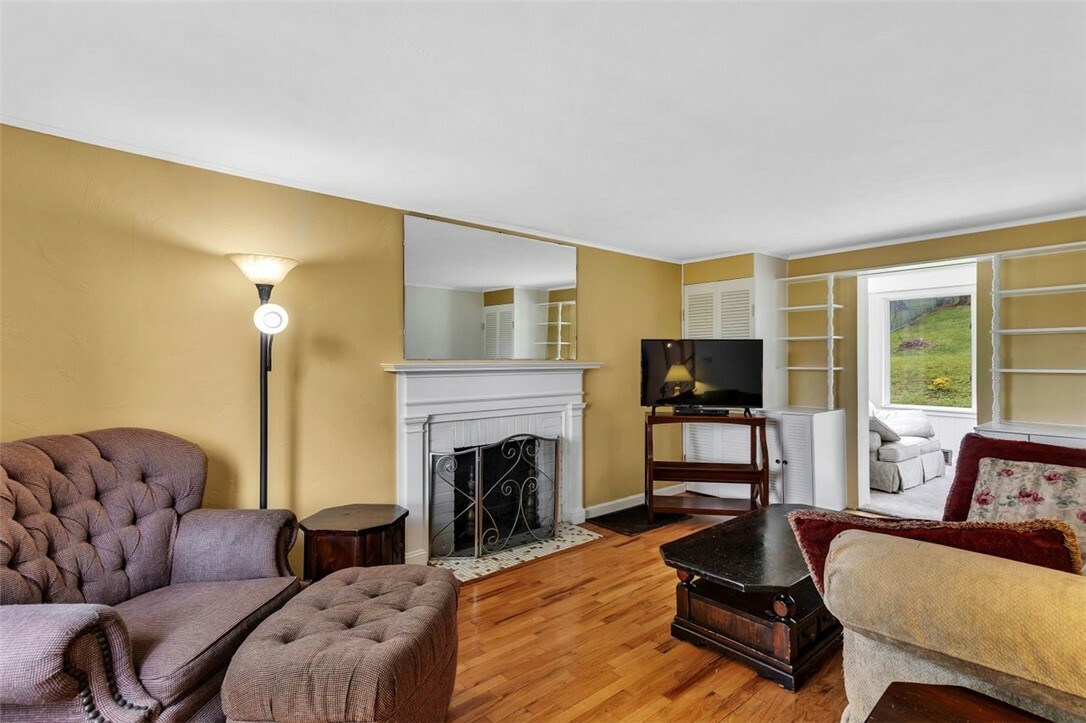 Property Photo: 5352 Highgrove Rd PA 15236