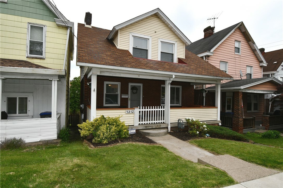 Property Photo: 1312 Kelton Ave PA 15216
