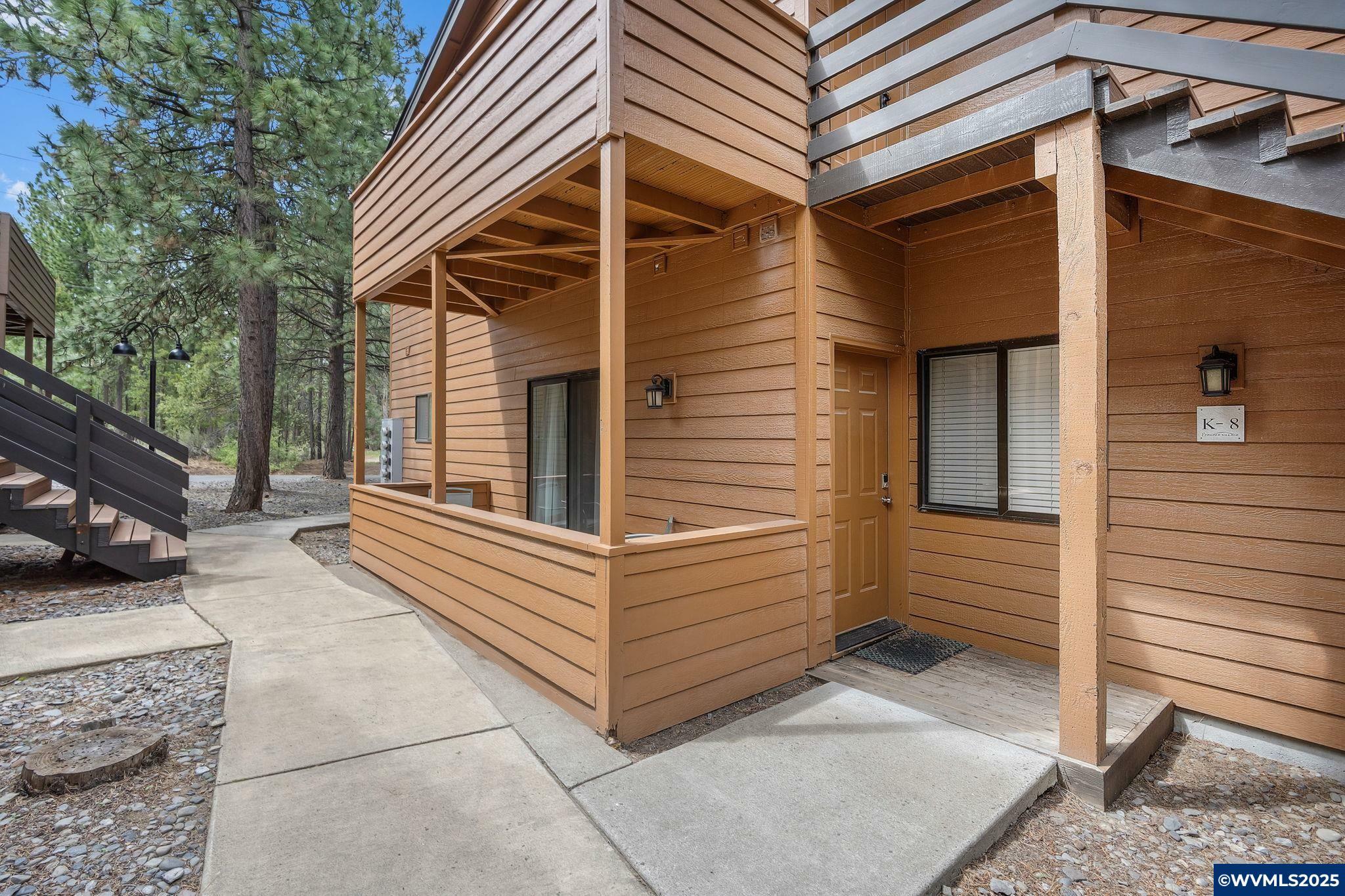 Property Photo: 56856 Enterprise K8 Dr OR 97707