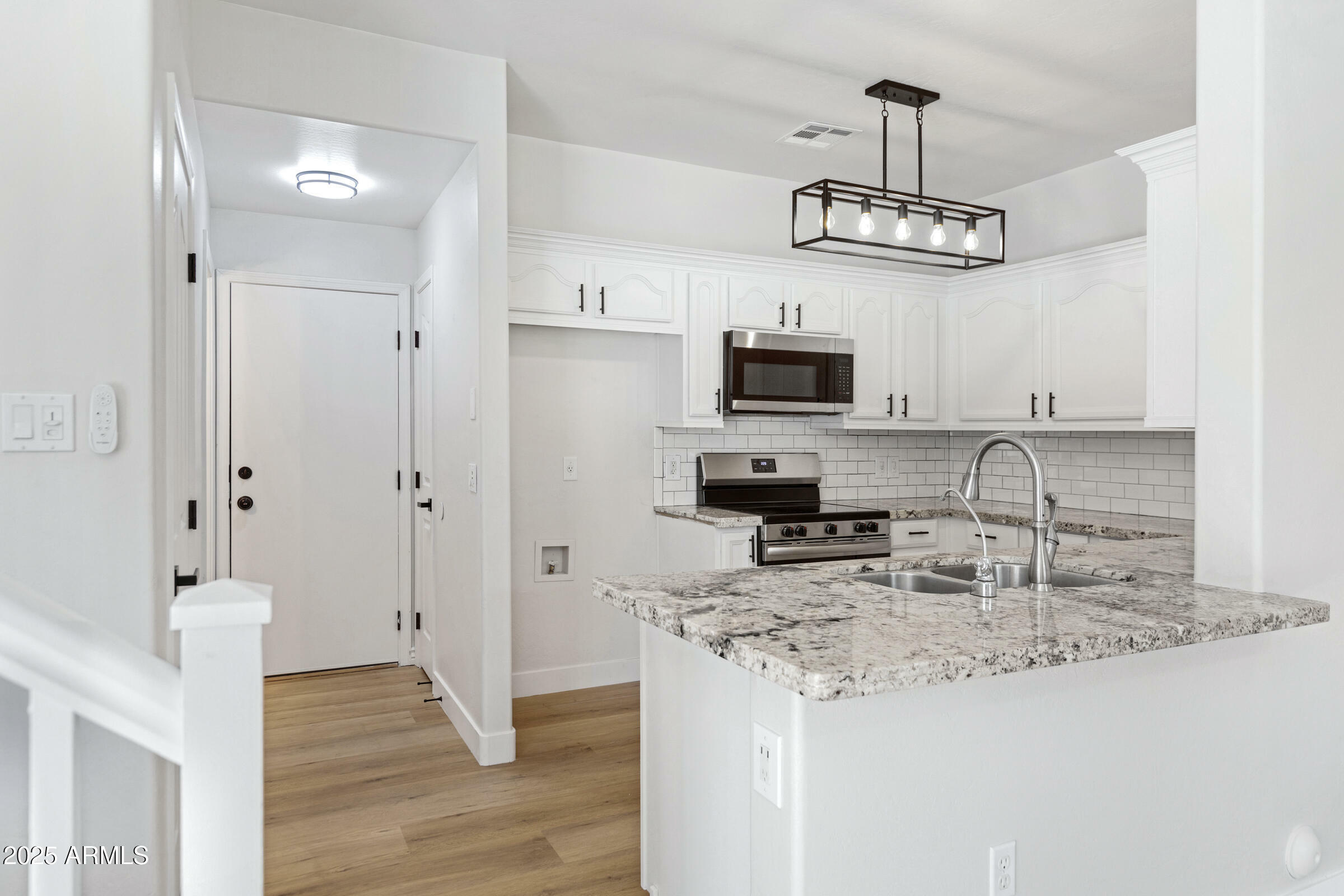 Property Photo: 1563 S Longspur Lane AZ 85296