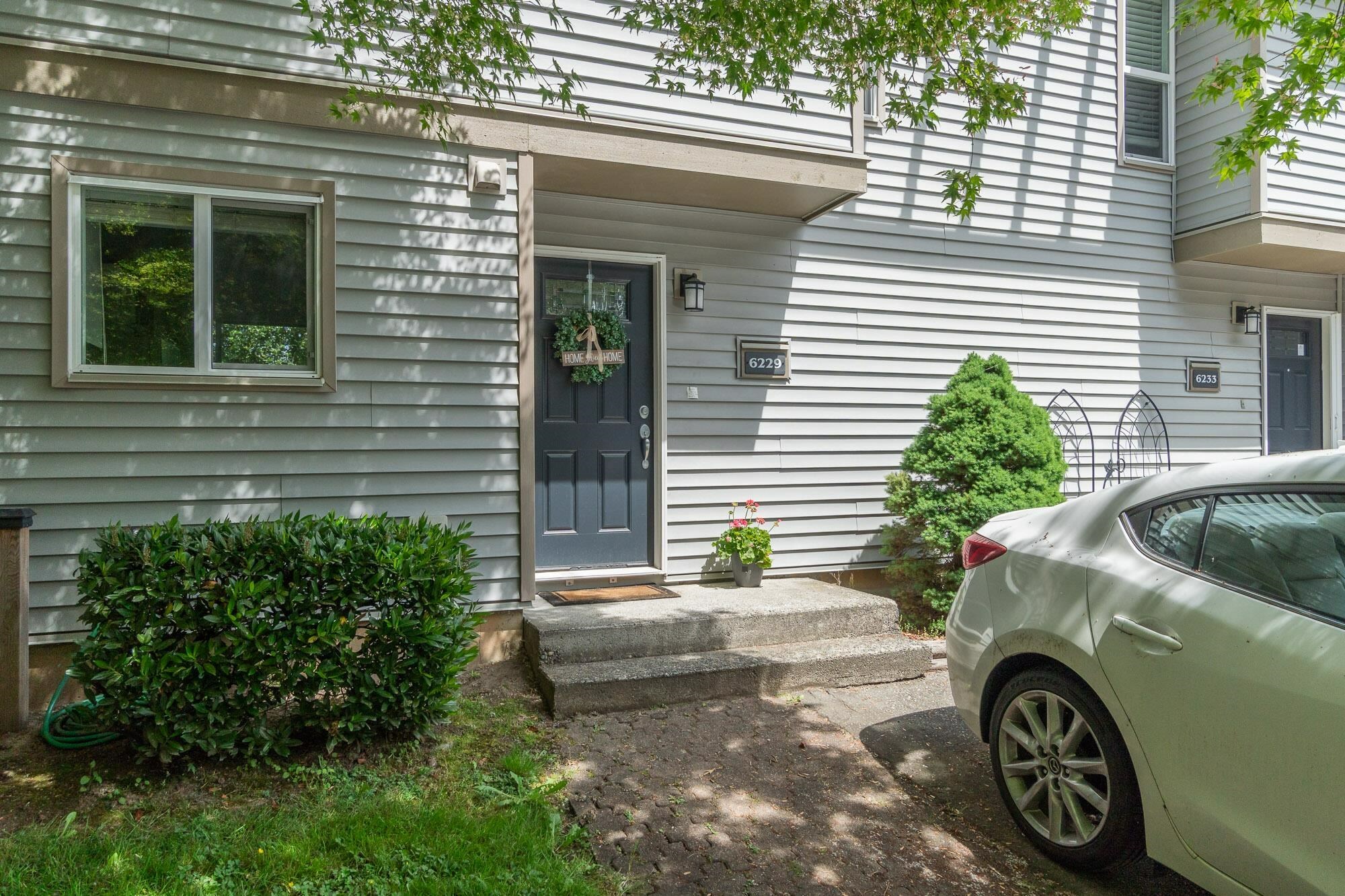 Photo de la propriété: 6229 E Greenside Drive BC V3S 5M8