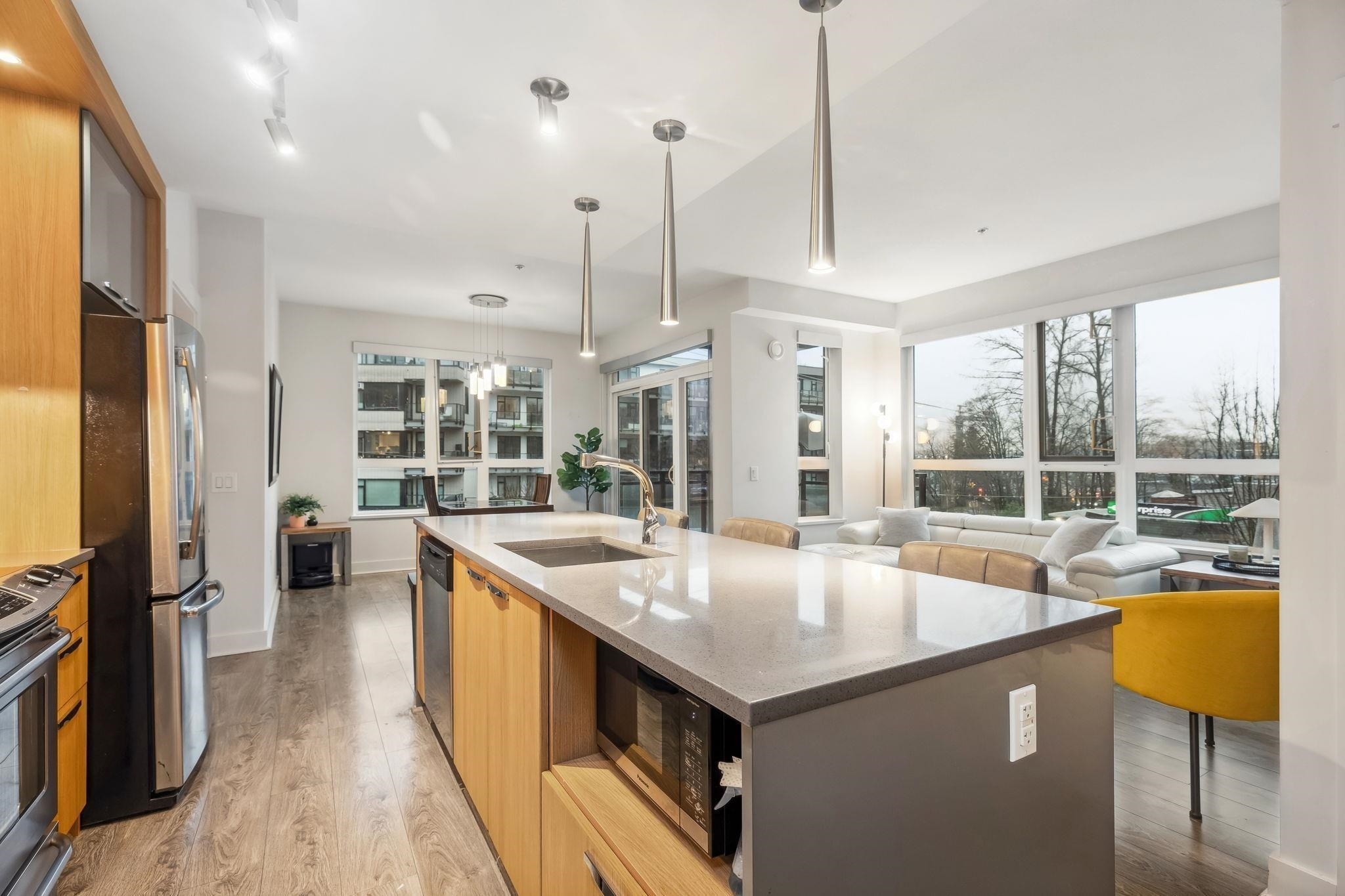 Property Photo: 733 W 14th Street 309 BC V7M 0C6