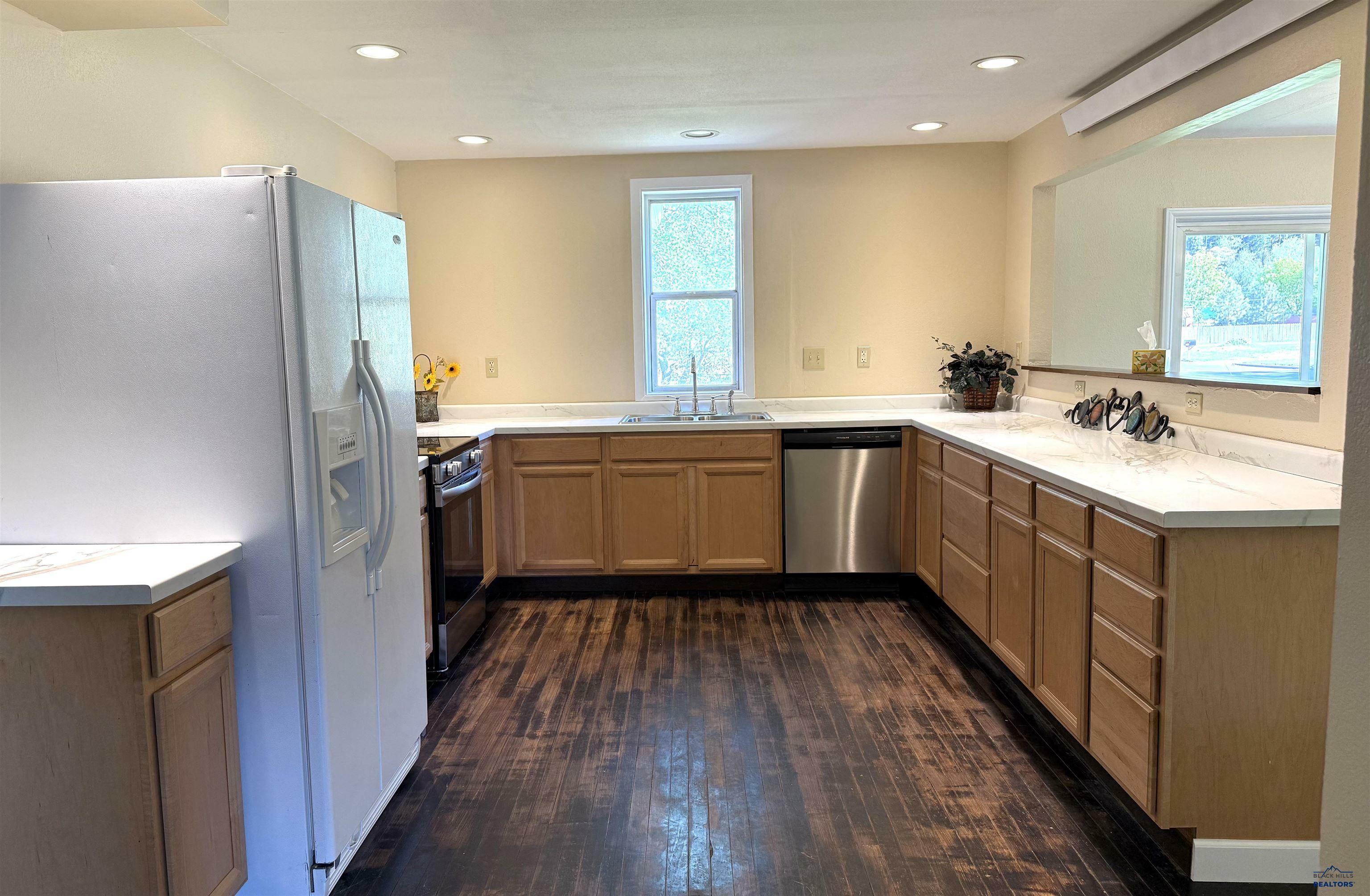 Property Photo: 1001 S 6th St SD 57747-0000