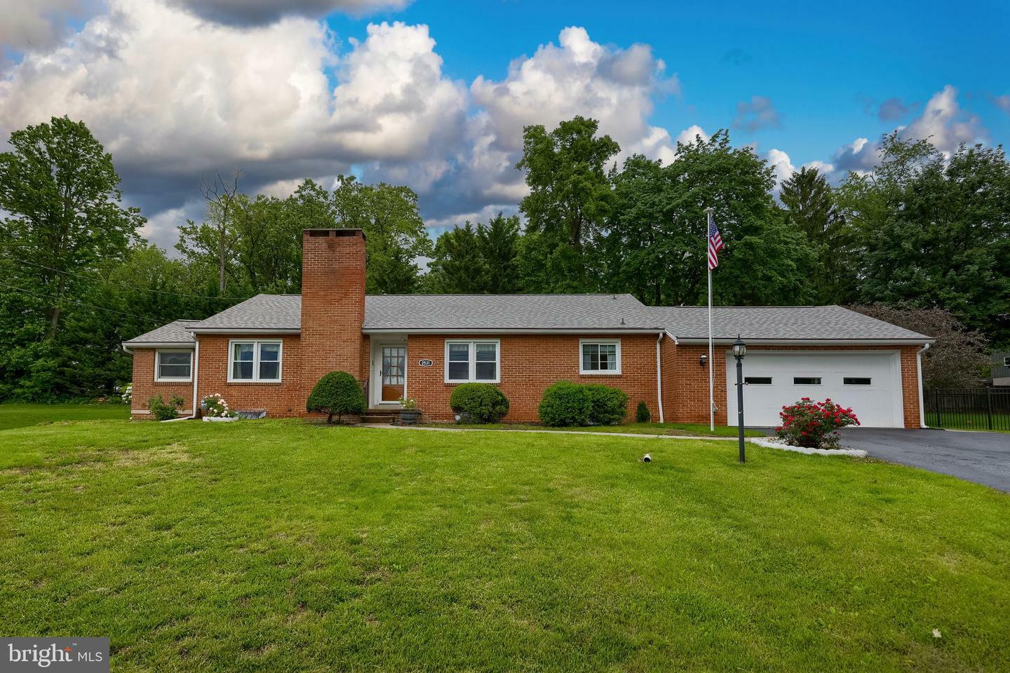 Property Photo: 2531 Edgewood Lane PA 17403