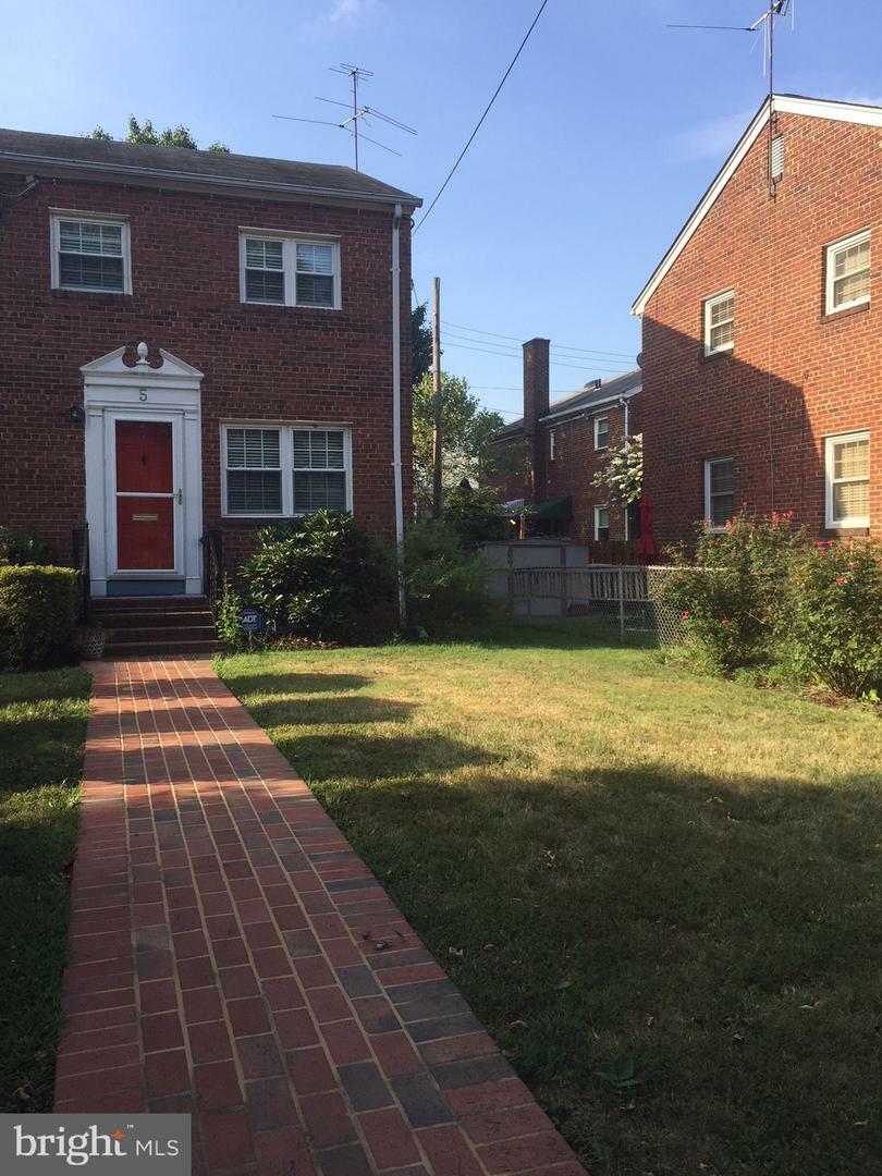 Property Photo: 5 E Alexandria Avenue VA 22301