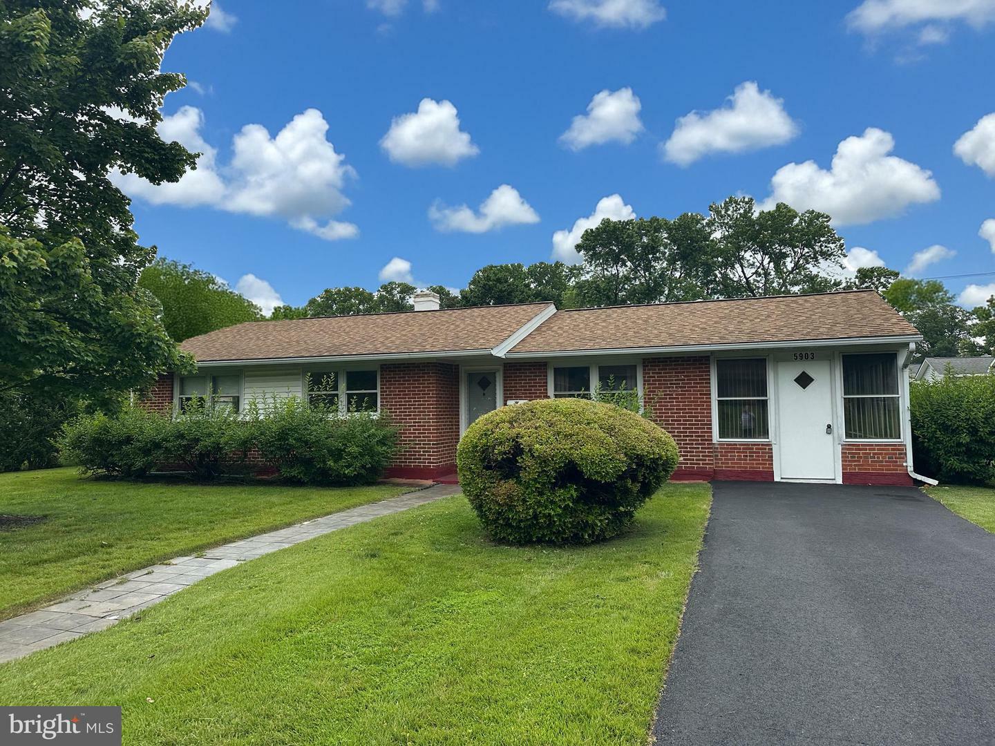 Property Photo:  5903 La Vista Drive  VA 22310 