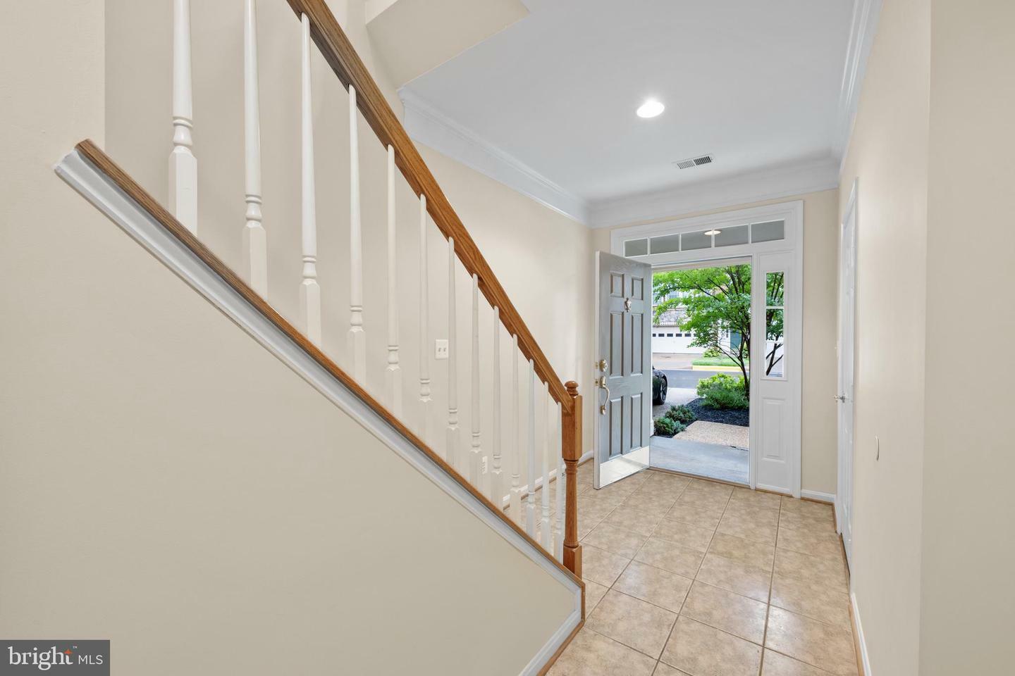 Property Photo: 43147 Crosswind Terrace VA 20148