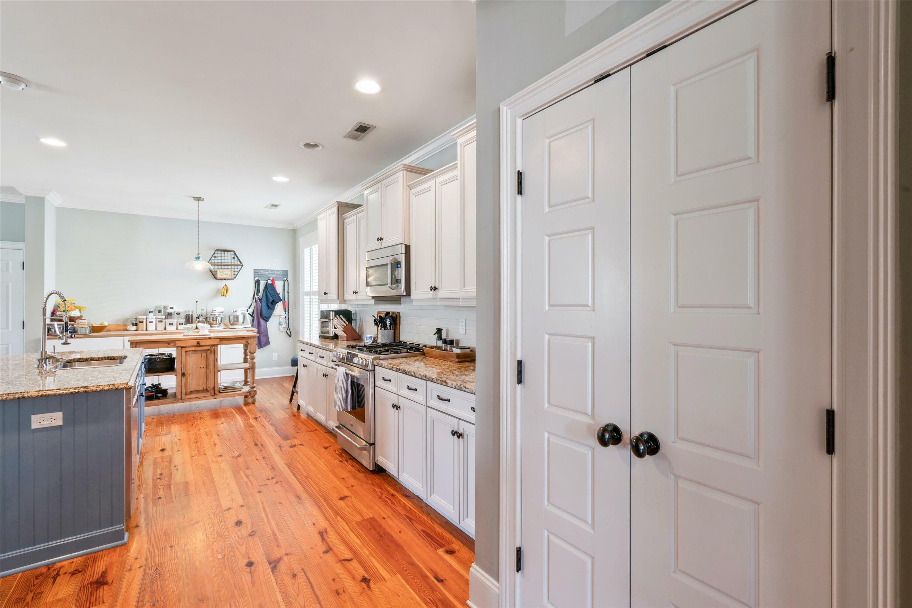 Property Photo: 216 Foxbank Plantation Boulevard SC 29461
