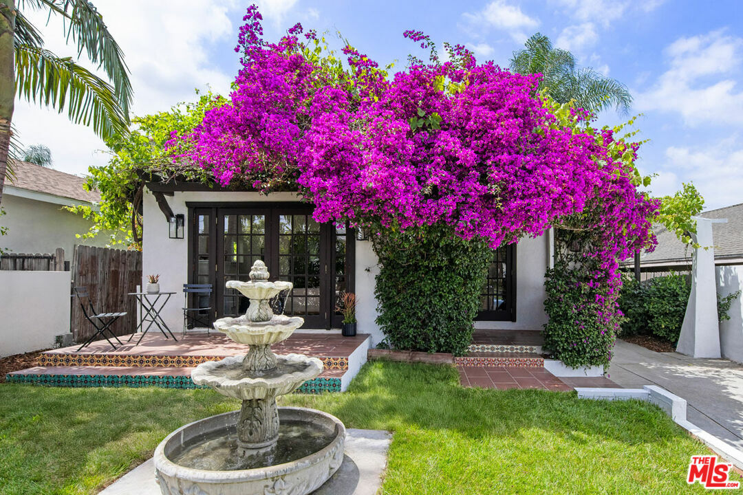Property Photo:  2919 Gleneden St  CA 90039 
