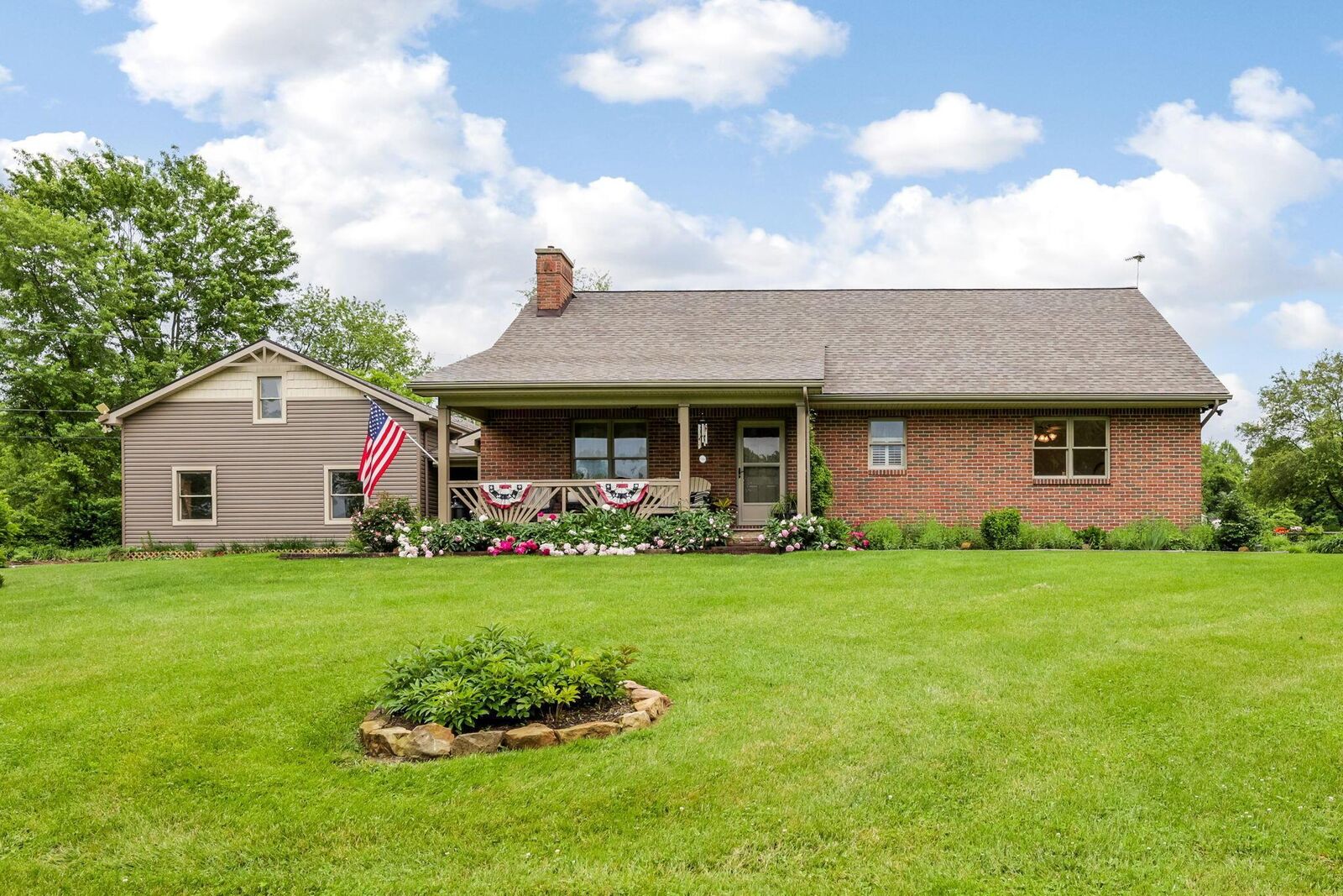 Property Photo: 596 Stump Hollow SE Road OH 43130