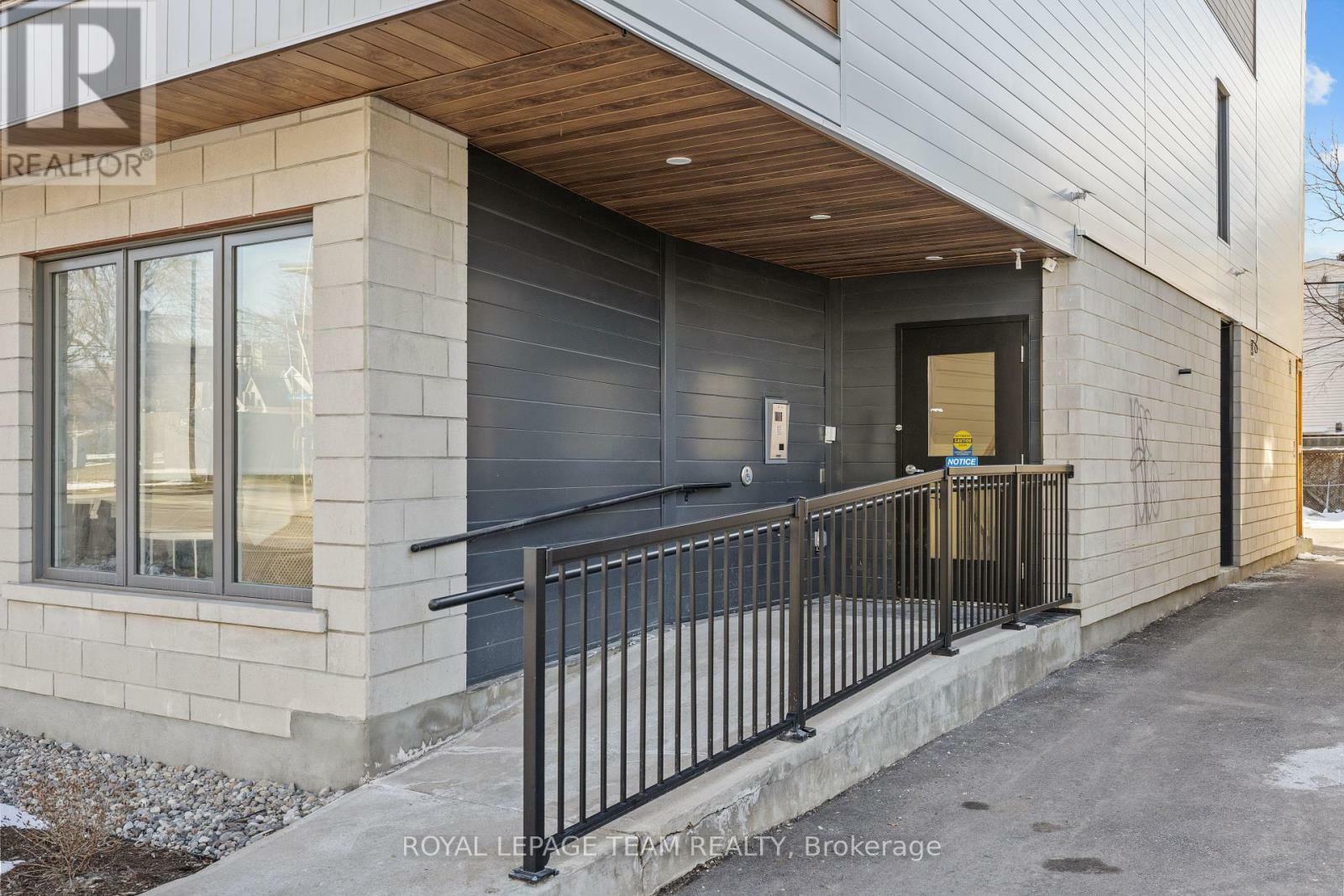 Property Photo: 506 Gladstone Avenue B02 ON K1R 5P1