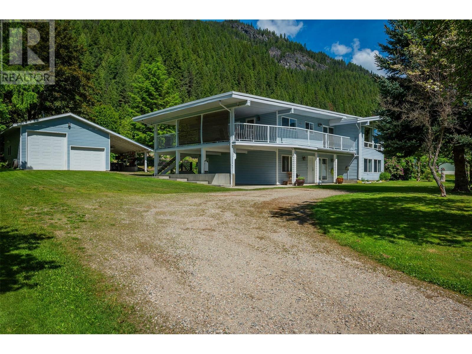 Property Photo: 1621 Highway 3A Highway BC V1N 4N3