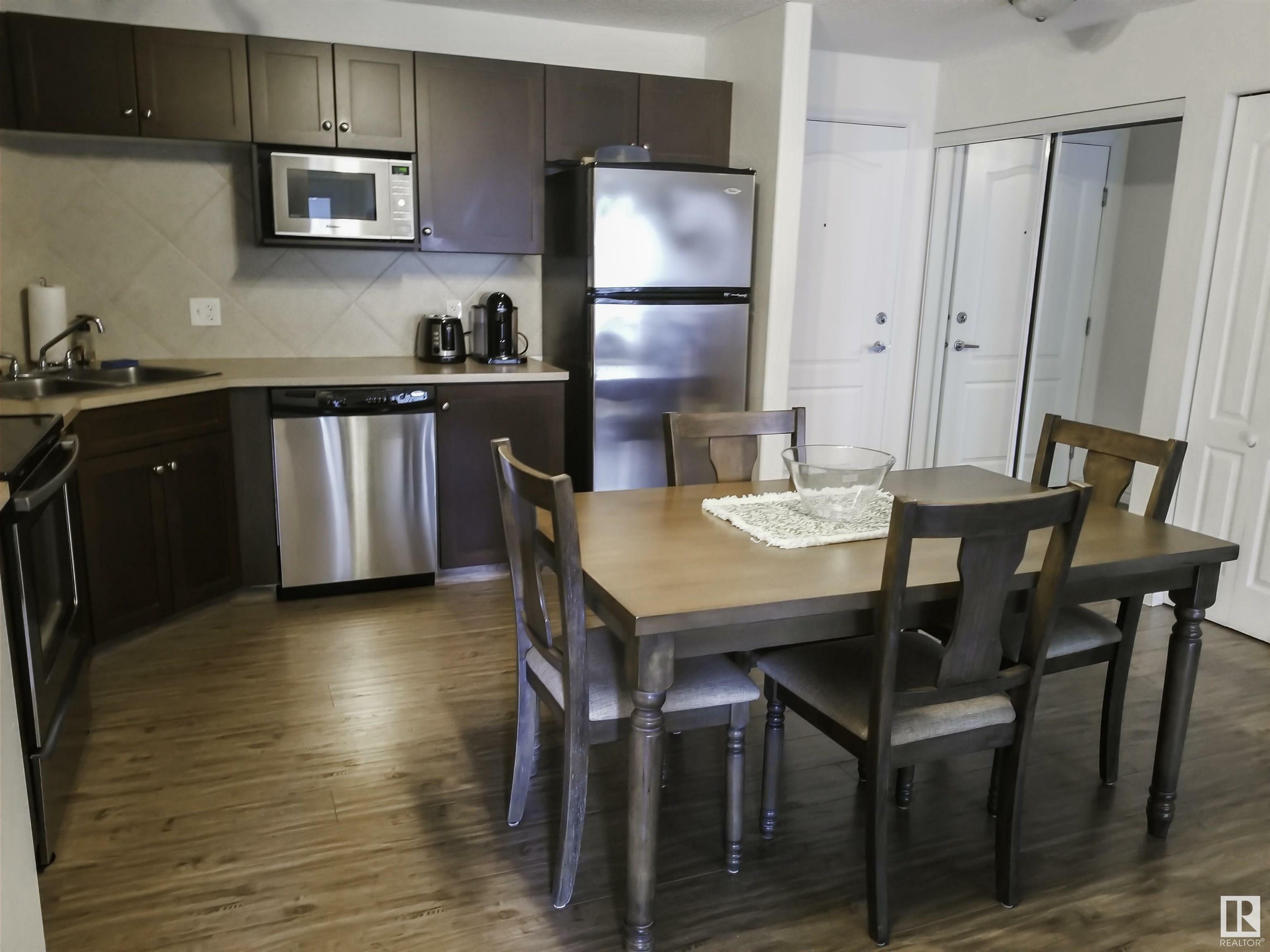 Photo de la propriété: 9363 Simpson Drive NW 1332 AB T6R 0N2