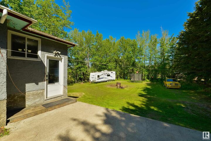 Property Photo: 6130 Highway 16 AB T0E 0W0