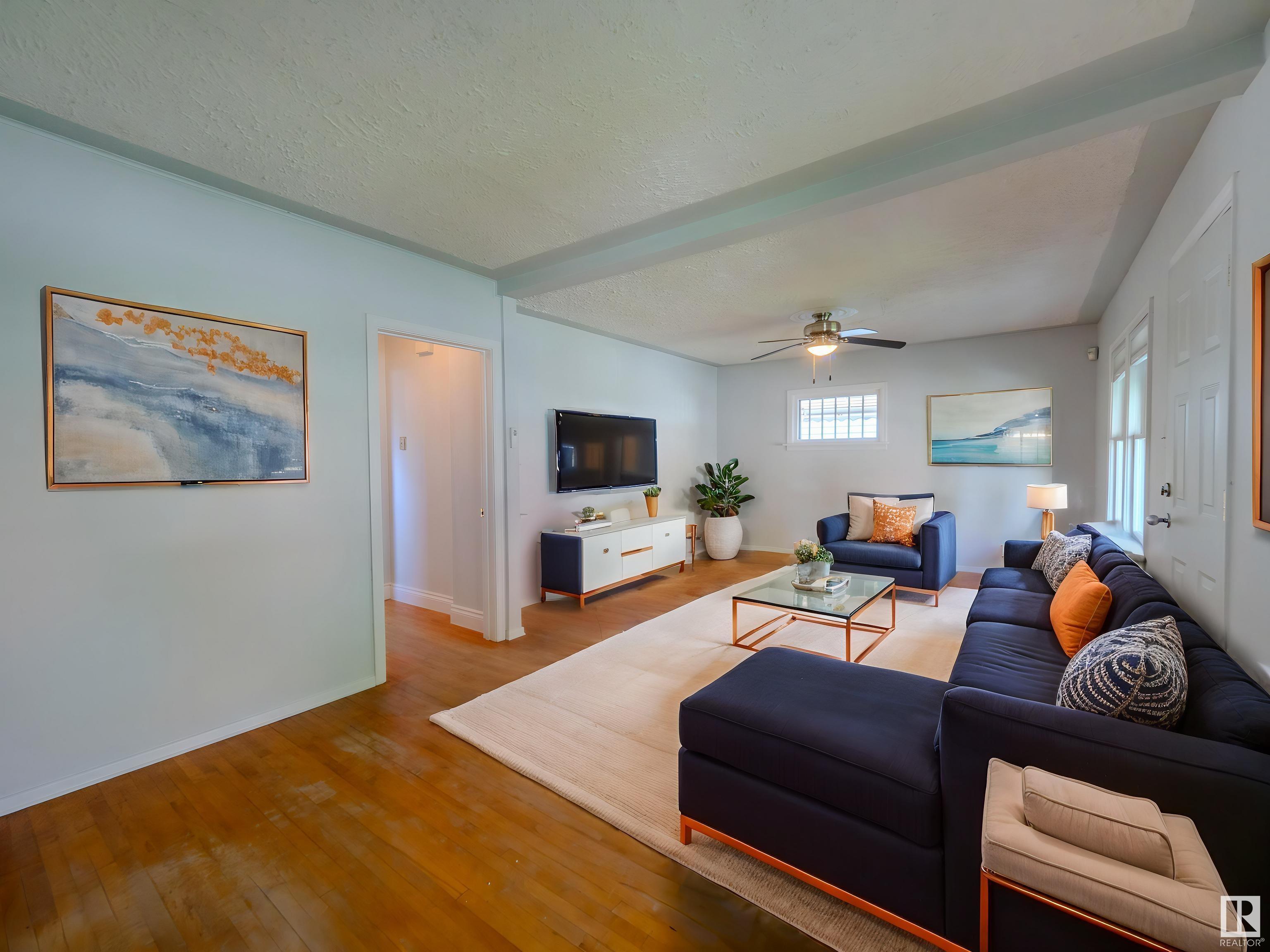 9411 92 Street NW  Edmonton AB T6C 3S1 photo