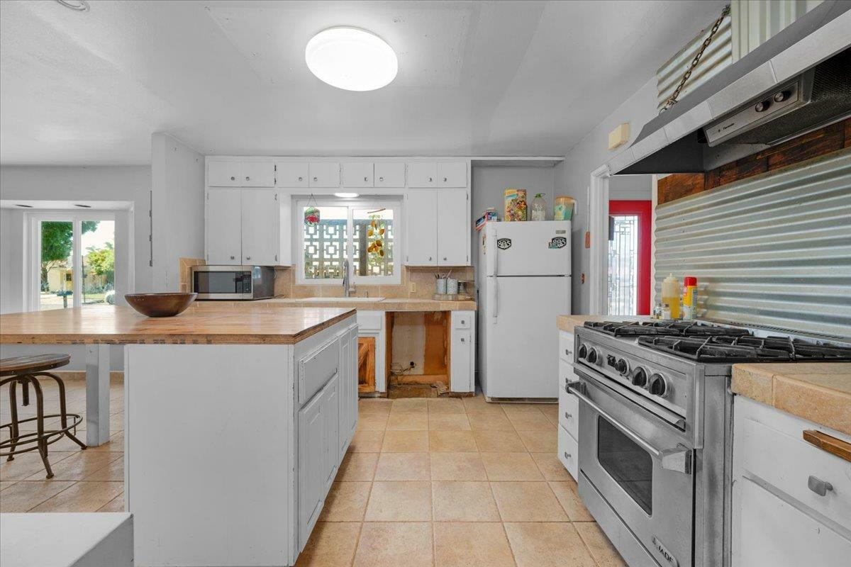 Property Photo: 5433 E Dakota Avenue CA 93727