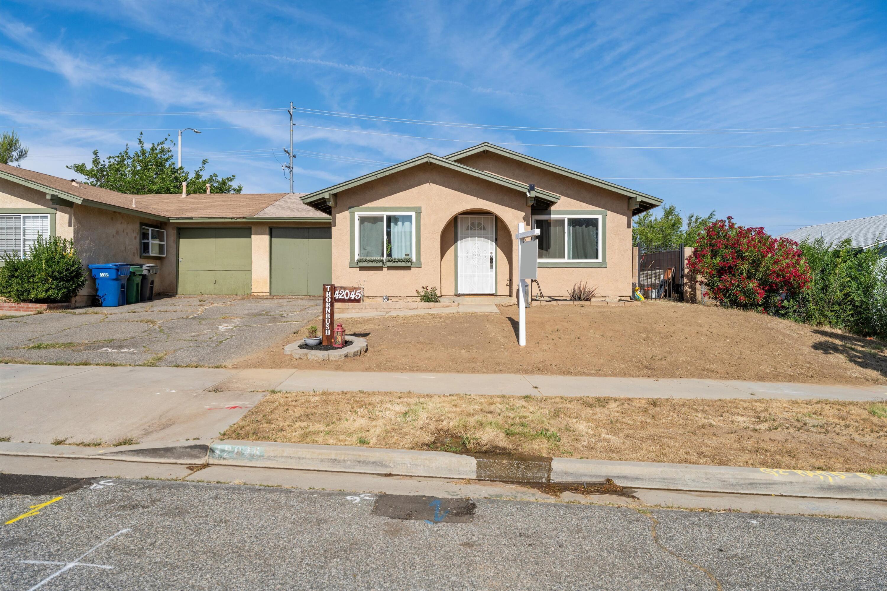 Property Photo: 42045 Thornbush Ave CA 93536