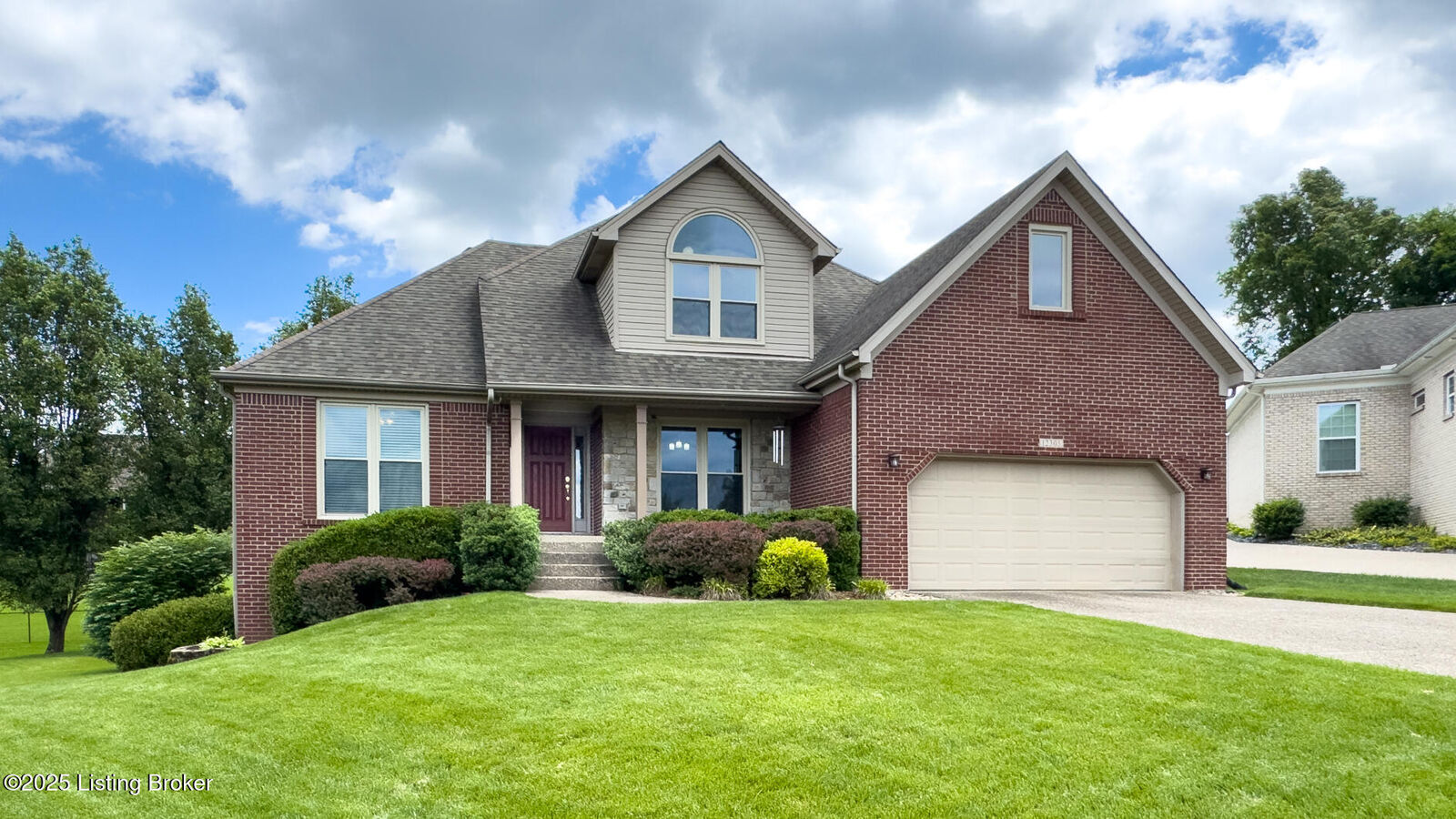 Property Photo: 12305 Newport Trace Ct KY 40299