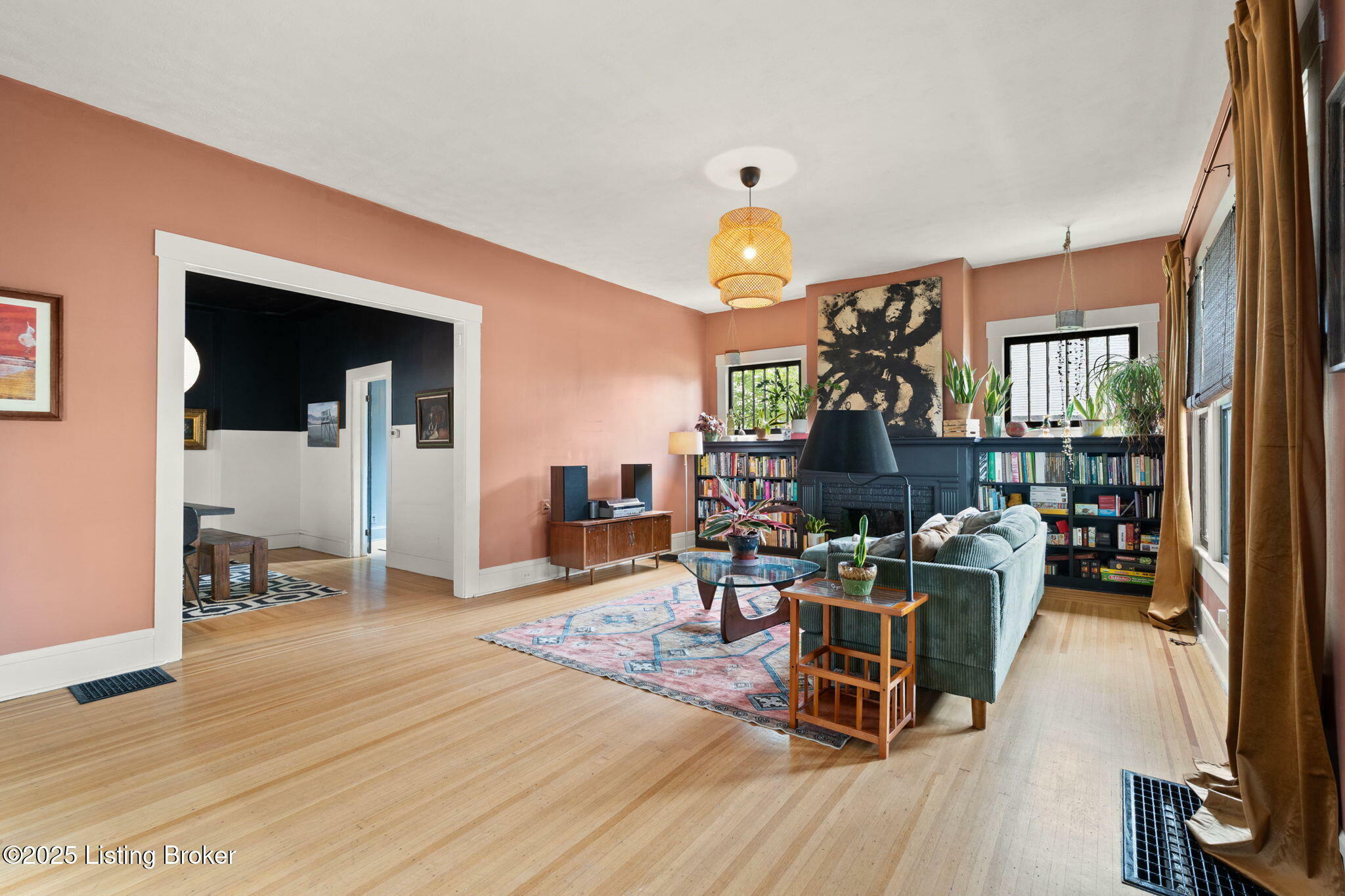 Property Photo: 1318 E Spring St IN 47150