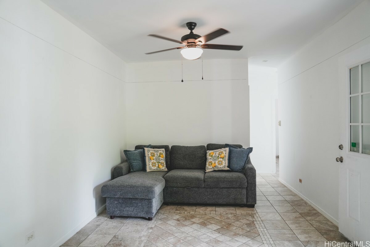 Property Photo: 933 Ailuna Street HI 96821
