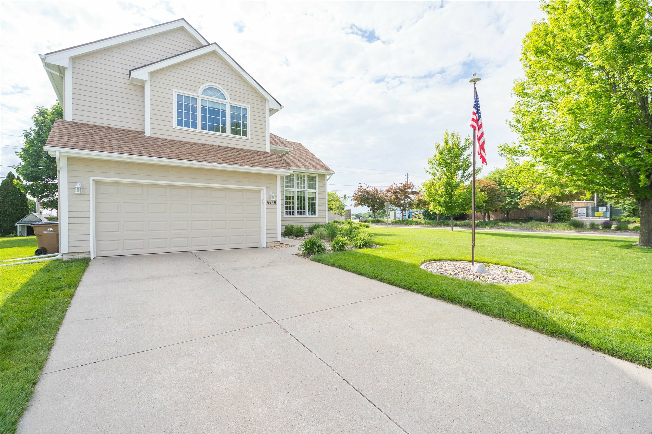 Property Photo: 6640 Monticello Court IA 50131