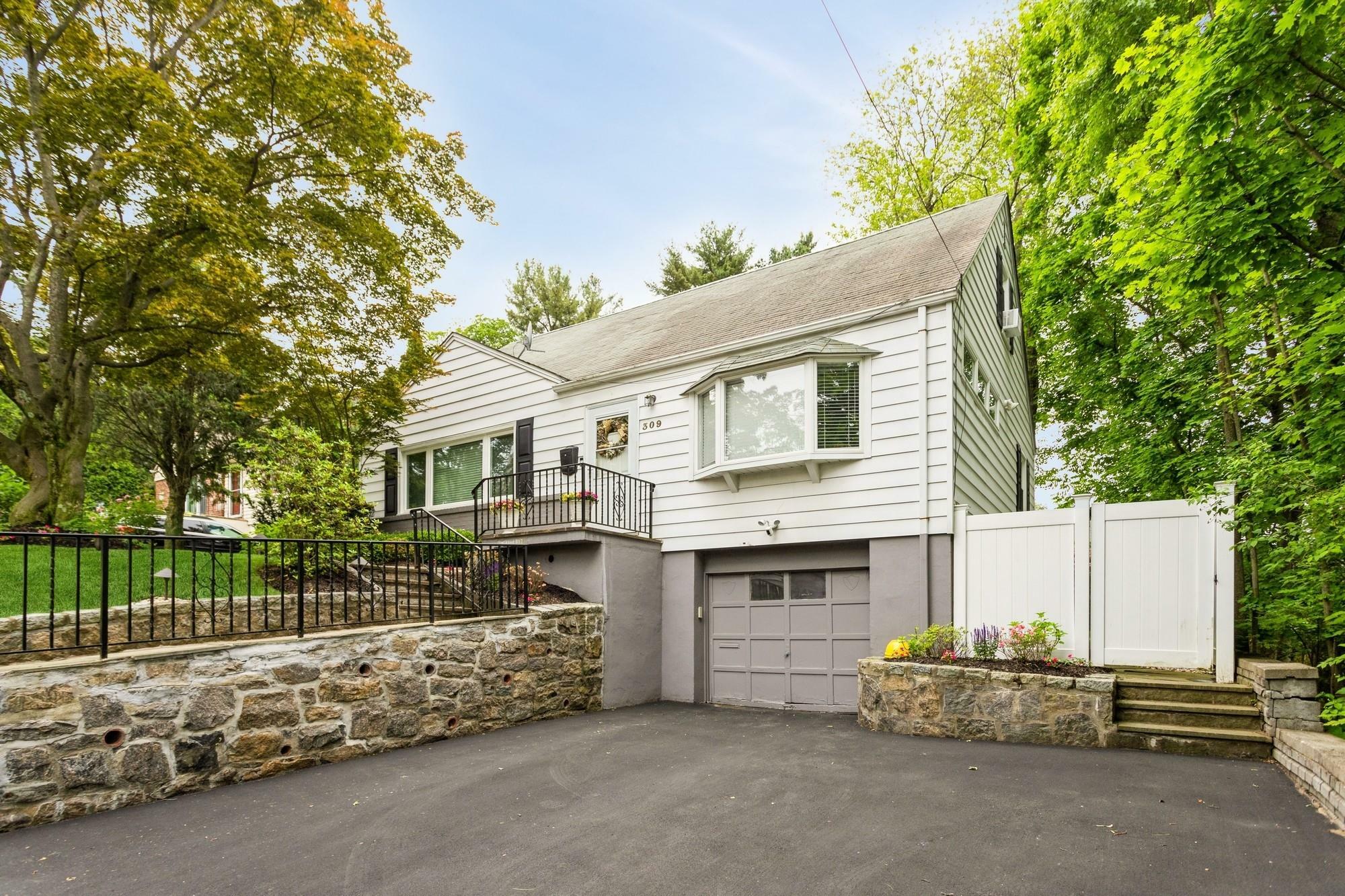 Property Photo: 309 Chatterton Parkway NY 10530