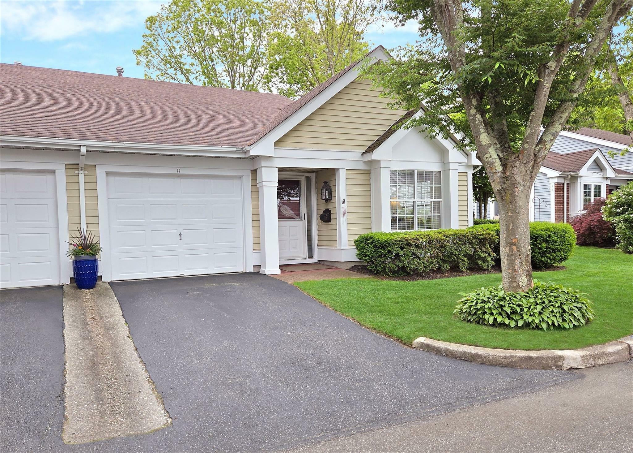 11 Cutchogue Court  Ridge NY 11961 photo