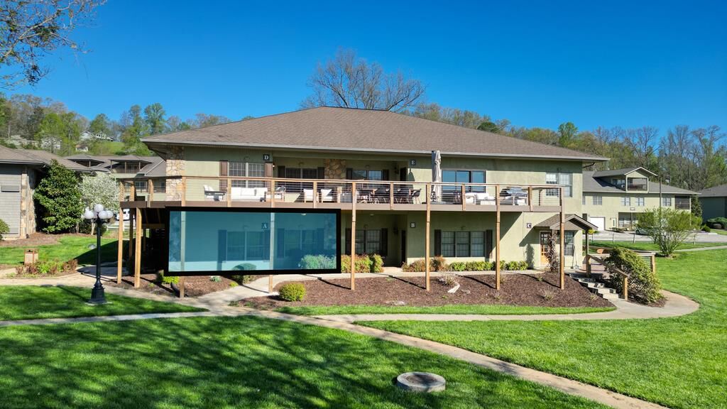 Property Photo: 1688 Lakeview Drive GA 30582