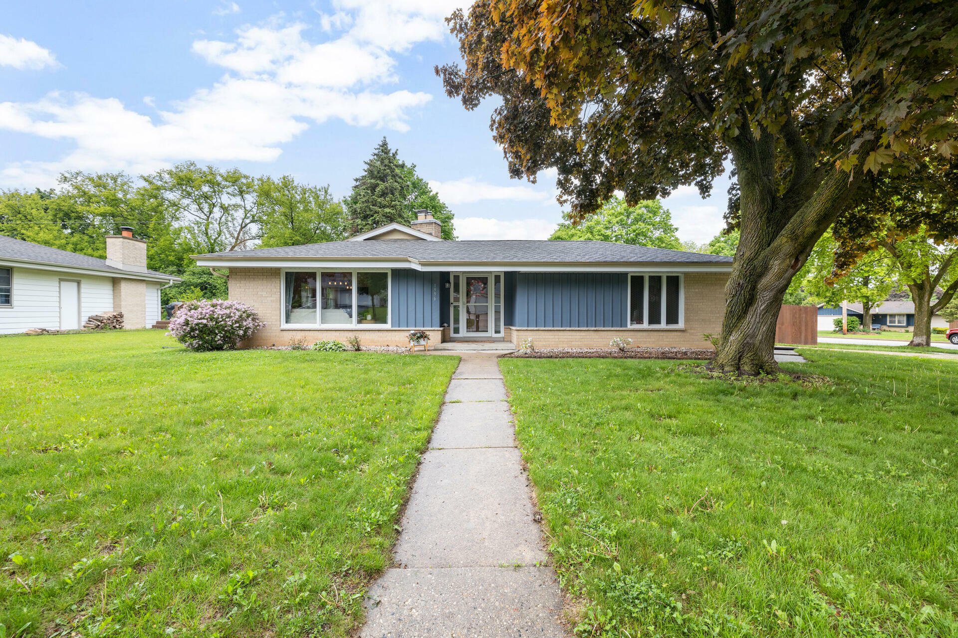 1996 Rambling Rose Rd  Waukesha WI 53186 photo