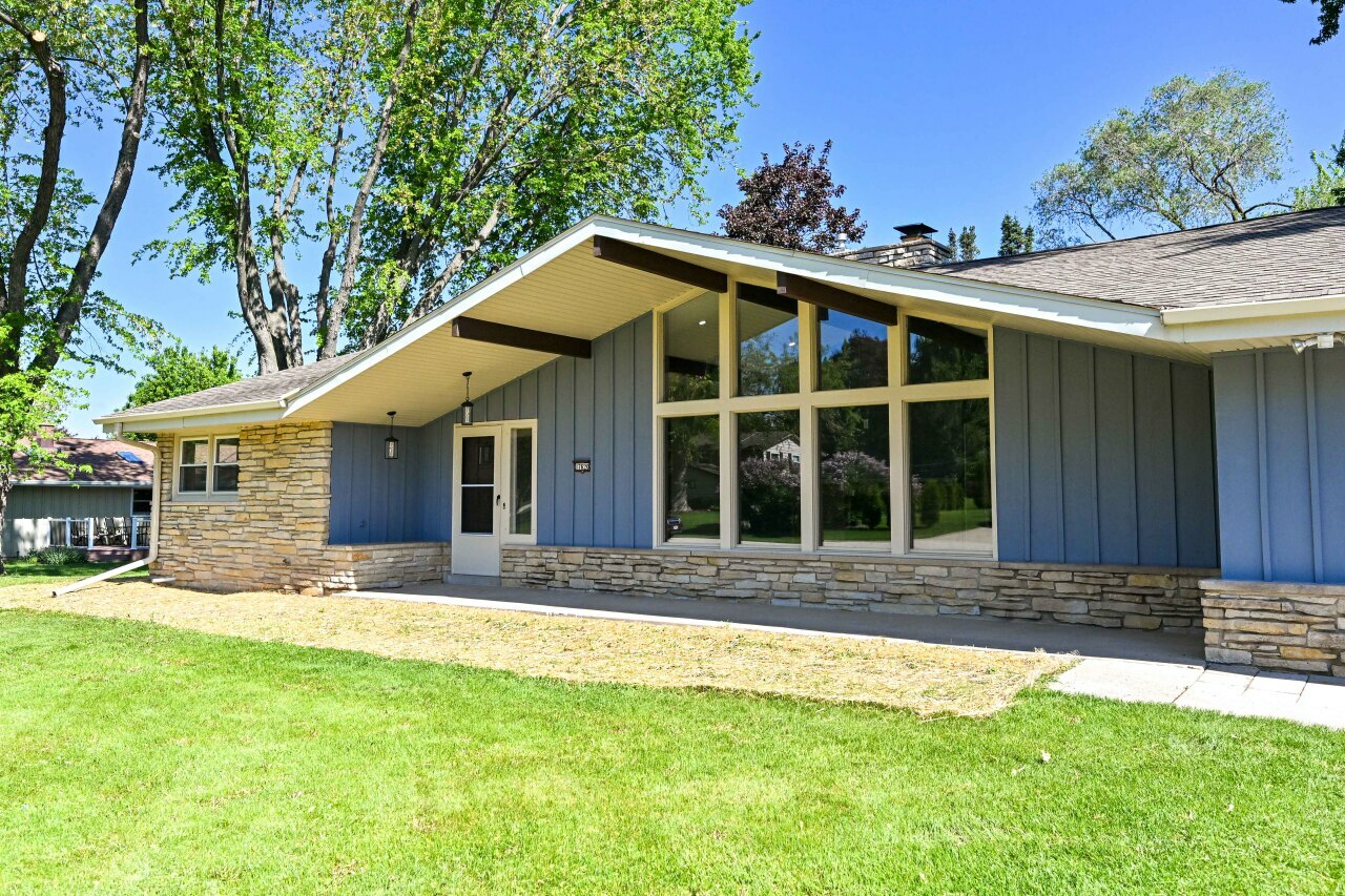 Property Photo: 17620 Continental Dr WI 53045