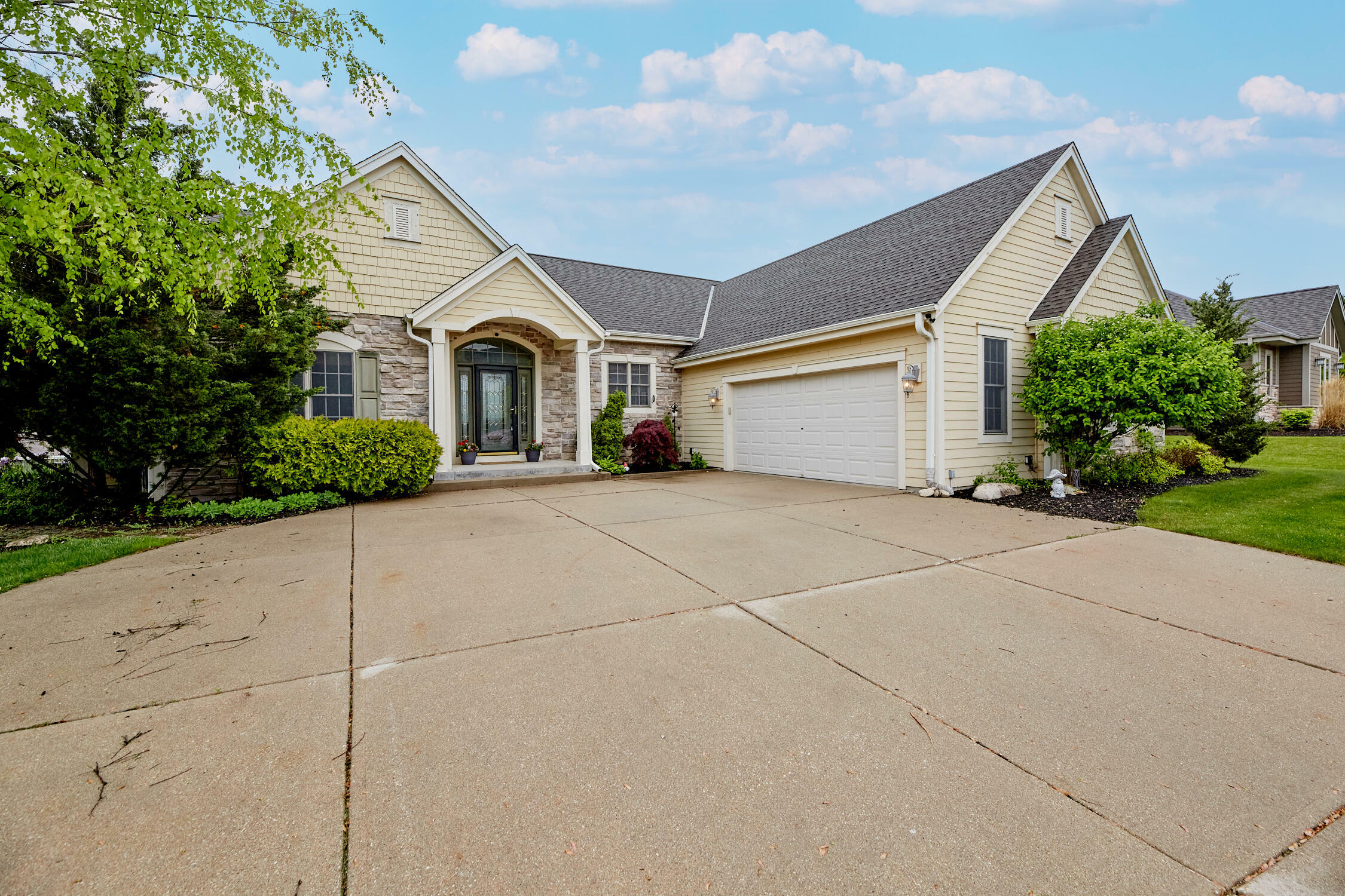 Property Photo: 3922 Oakmont Trl WI 53188